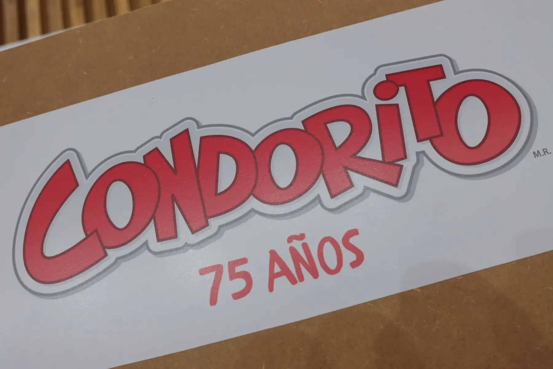 "Condorito" uno de personajes más reconocidos del comic latinoamericano, celebra sus 75 años en la XXVIII Feria Internacional del Libro de Lima, con la exposición “Las vidas de Condorito”. En el stand se encuentra el nieto de "Pepo", Sebastián Ríos, exhibiendo ejemplares y viñetas originales del reconocido autor chileno.
Foto: ANDINA / Lino Chipana.