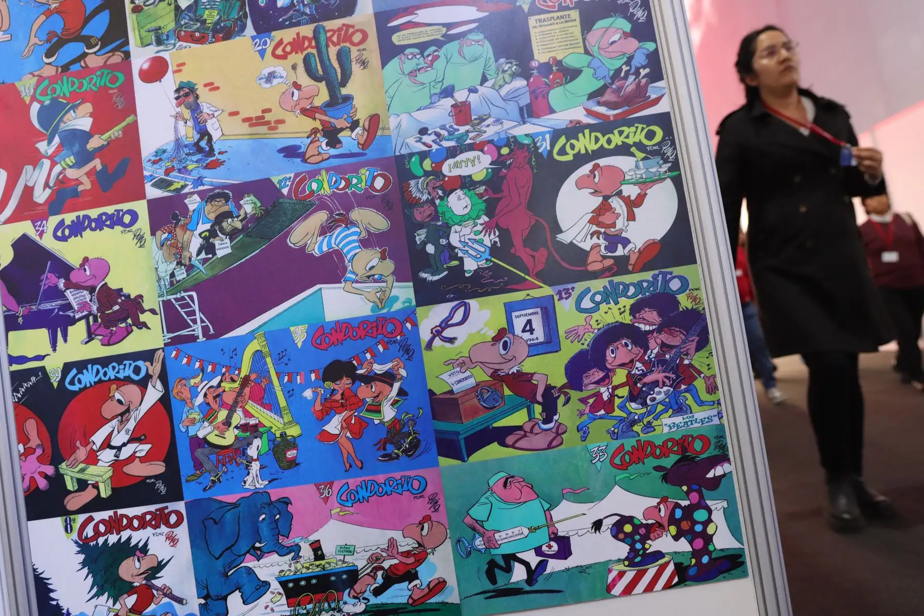 "Condorito" uno de personajes más reconocidos del comic latinoamericano, celebra sus 75 años en la XXVIII Feria Internacional del Libro de Lima, con la exposición “Las vidas de Condorito”. En el stand se encuentra el nieto de "Pepo", Sebastián Ríos, exhibiendo ejemplares y viñetas originales del reconocido autor chileno.
Foto: ANDINA / Lino Chipana.
