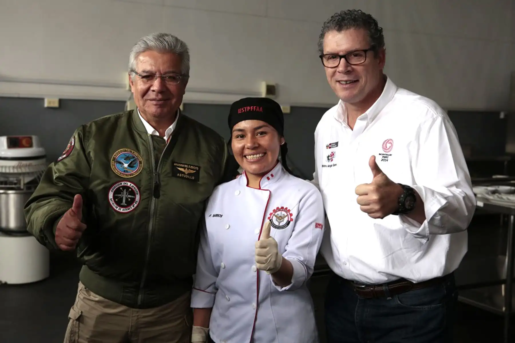 El ministro de Defensa, Walter Astudillo Chávez, y el titular de Educación, Morgan Quero, se comprometieron a articular esfuerzos para destrabar y hacer posible la obra del nuevo Instituto de Educación Superior Tecnológico Público de las Fuerzas Armadas (IESTPFFAA), ubicado en el Rímac, y que cuenta con más de 1500 estudiantes.
Foto: Mindef