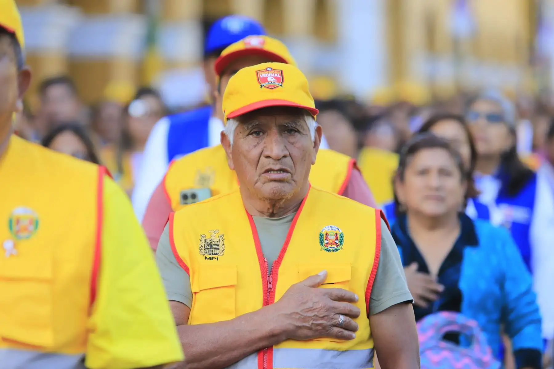 El ministro del Interior, Juan José Santiváñez, lidera la ceremonia de juramentación de las nuevas Juntas Vecinales de Seguridad Ciudadana de la región Ica que, a partir de ahora, serán aliadas y trabajarán de la mano de la Policía Nacional del Perú (PNP) para combatir a la delincuencia .
Foto: Mininter