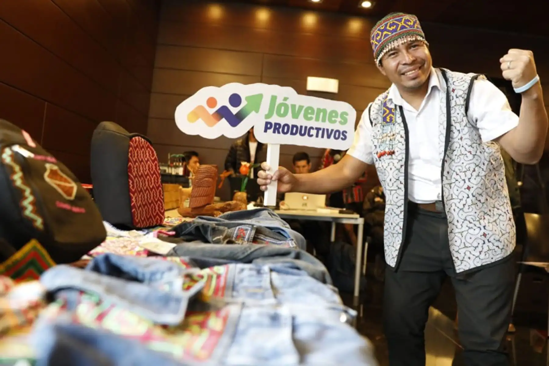 MTPE entrega kit reactivador a beneficiarios del servicio de capacitación para el autoempleo del Registro de Artistas del MINCUL