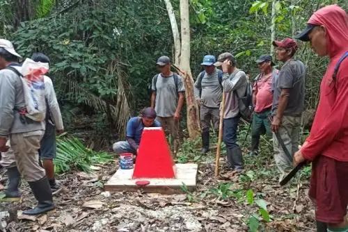 En abril de este año, en cumplimiento de la sentencia del Tribunal Constitucional, los comuneros culminaron la colocación de los hitos que marcan el límite de su territorio ancestral.