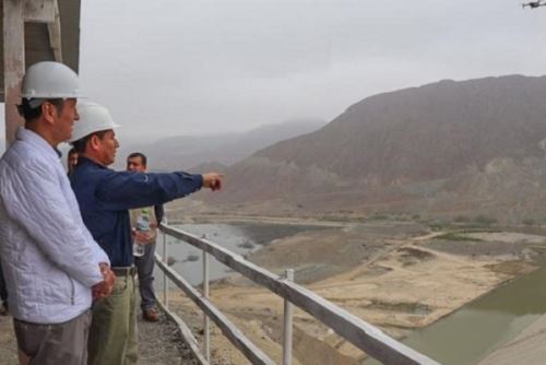 Ministro de Desarrollo Agrario y Riego, Ángel Manero Campos, supervisó el avance del proyecto de irrigación Chavimochic III. Foto: Cortesía.
