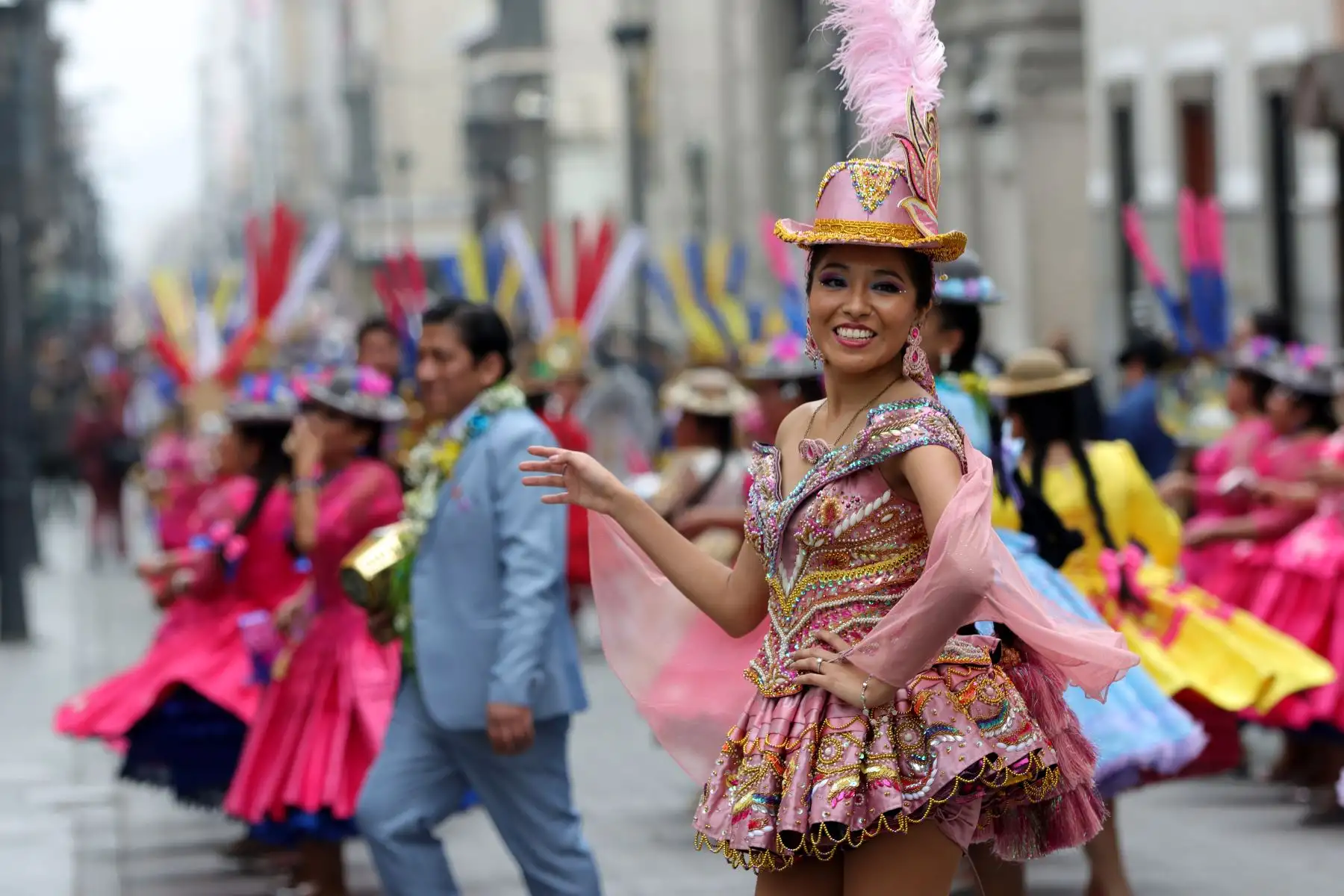 En la imagen, danzantes de la región Puno.
Pasacalle de Lima. 
El Centro Histórico de Lima se llena de color y ritmo con nuestras danzas tradicionales. 
Foto : ANDINA / Lino Chipana.