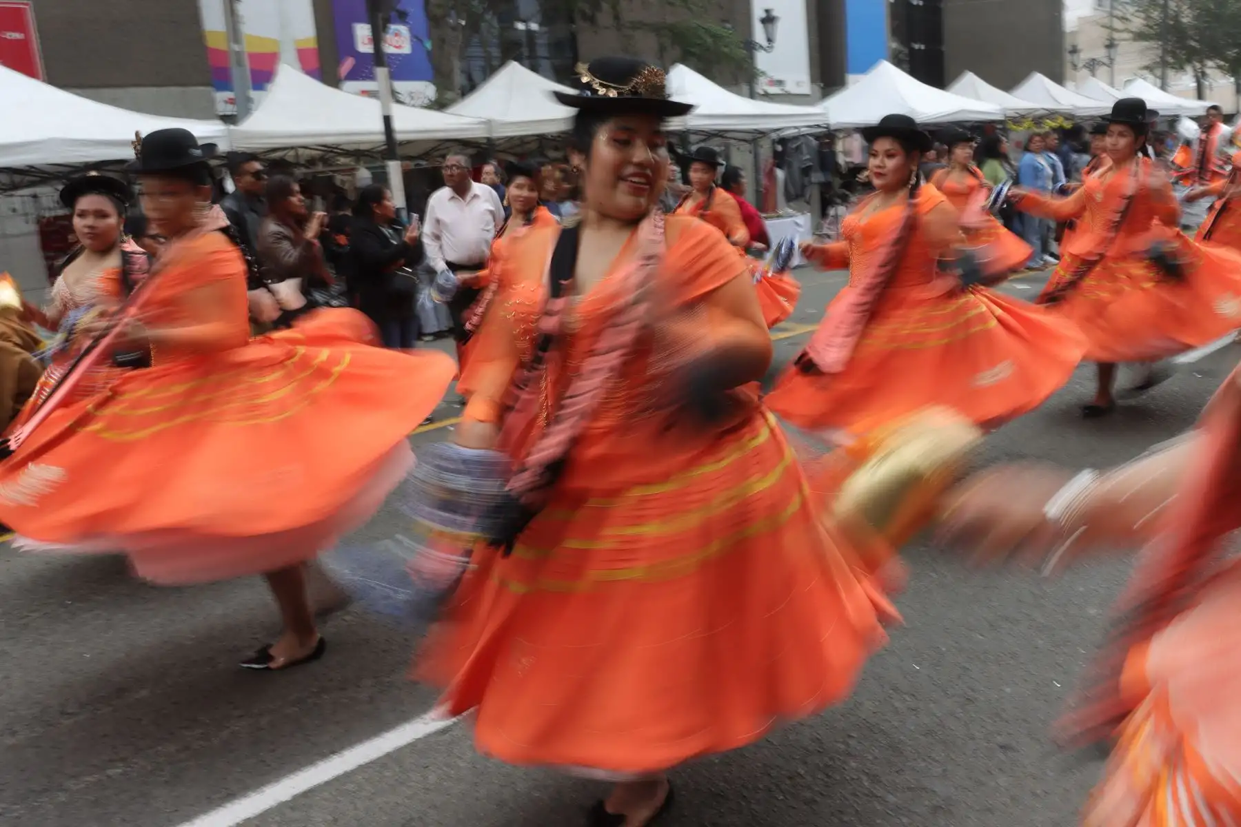 Pasacalle de Lima. 
El Centro Histórico de Lima se llena de color y ritmo con nuestras danzas tradicionales.
Foto : ANDINA / Lino Chipana.
