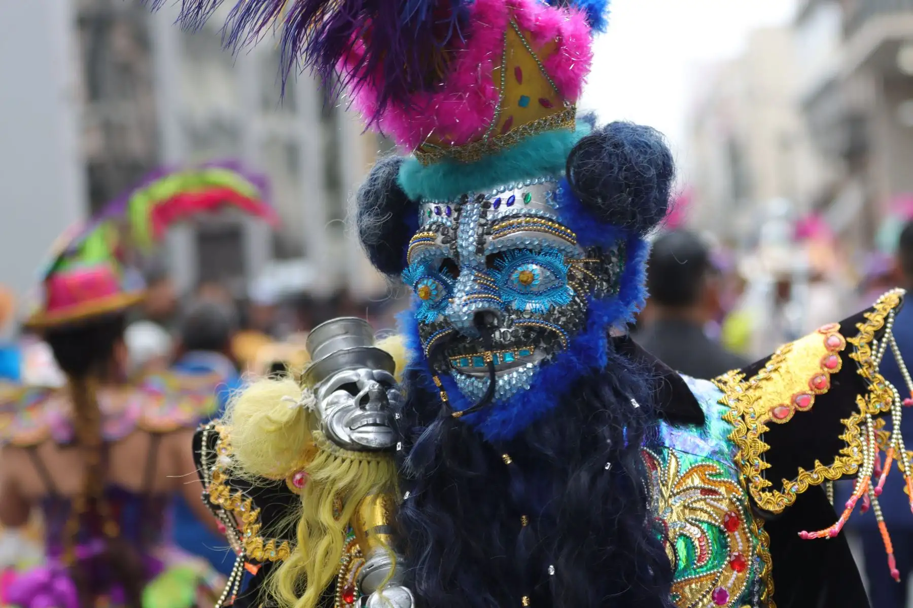 Danzantes de Puno, escenifican la danza de la diablada.
El Centro Histórico de Lima se llena de color y ritmo con nuestras danzas tradicionales.
Foto : ANDINA / Lino Chipana.