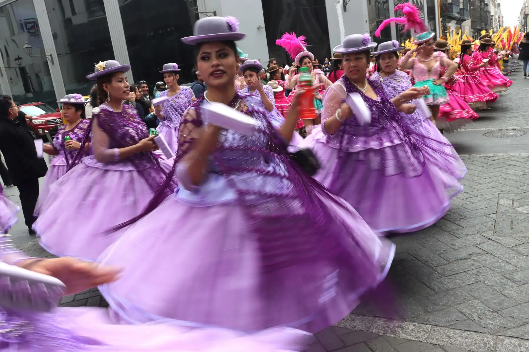 Pasacalle de Lima. 
El Centro Histórico de Lima se llena de color y ritmo con nuestras danzas tradicionales.
Foto : ANDINA / Lino Chipana.
