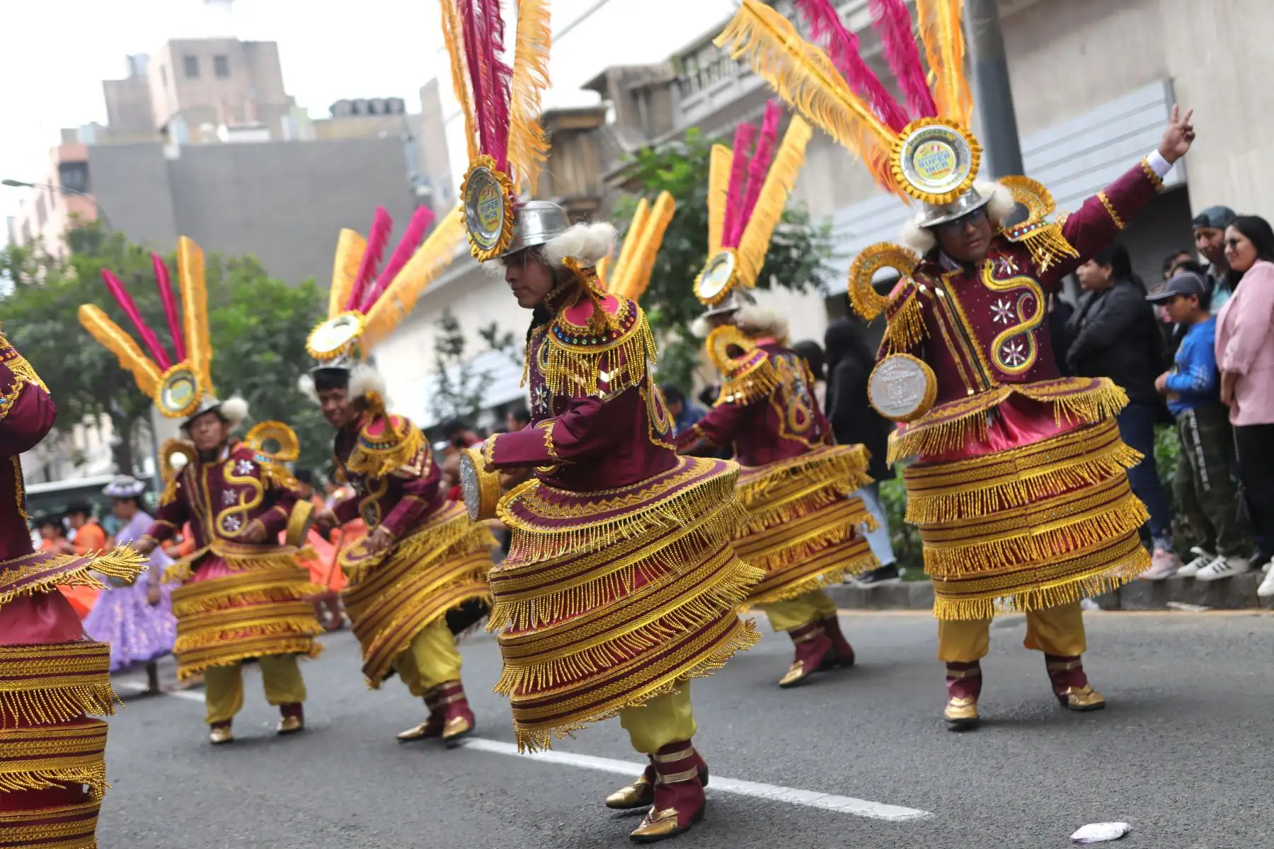 Pasacalle de Lima. 
El Centro Histórico de Lima se llena de color y ritmo con nuestras danzas tradicionales.
Foto : ANDINA / Lino Chipana.