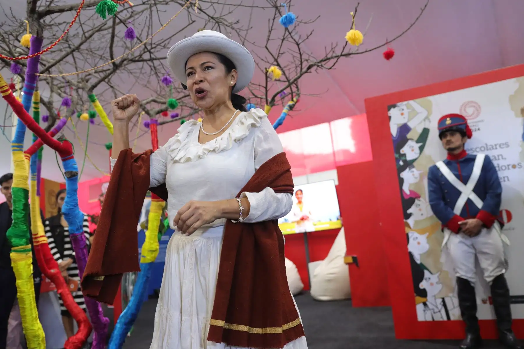 28 Feria Internacional del Libro de Lima.
Escenificación de la declaración de la Independencia del Perú.
Gran cantidad de personas participan del evento cultural en su tercer día de exposición.

Foto: ANDINA / Lino Chipana.