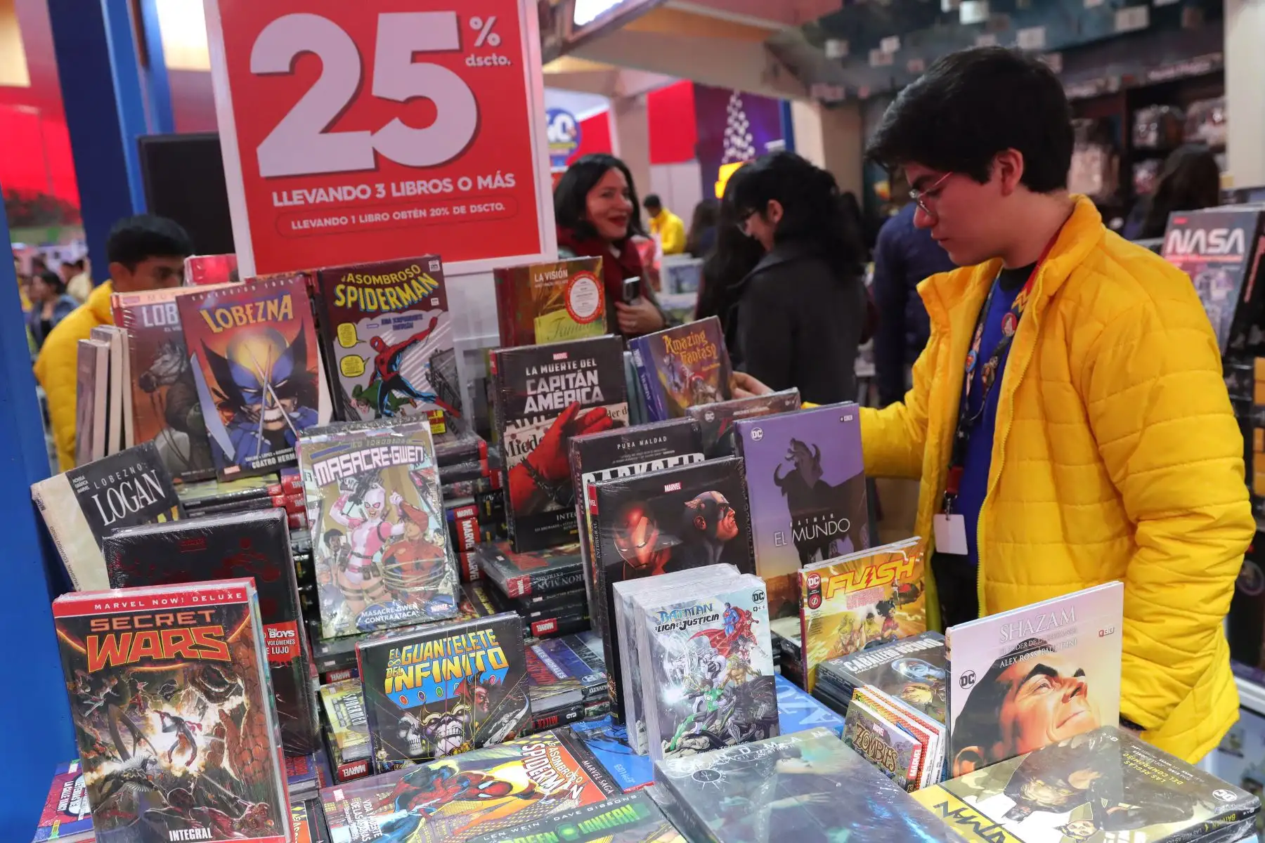 28 Feria Internacional del Libro de Lima. 
Gran cantidad de personas participan del evento cultural en su tercer día de exposición.
Foto: ANDINA / Lino Chipana.