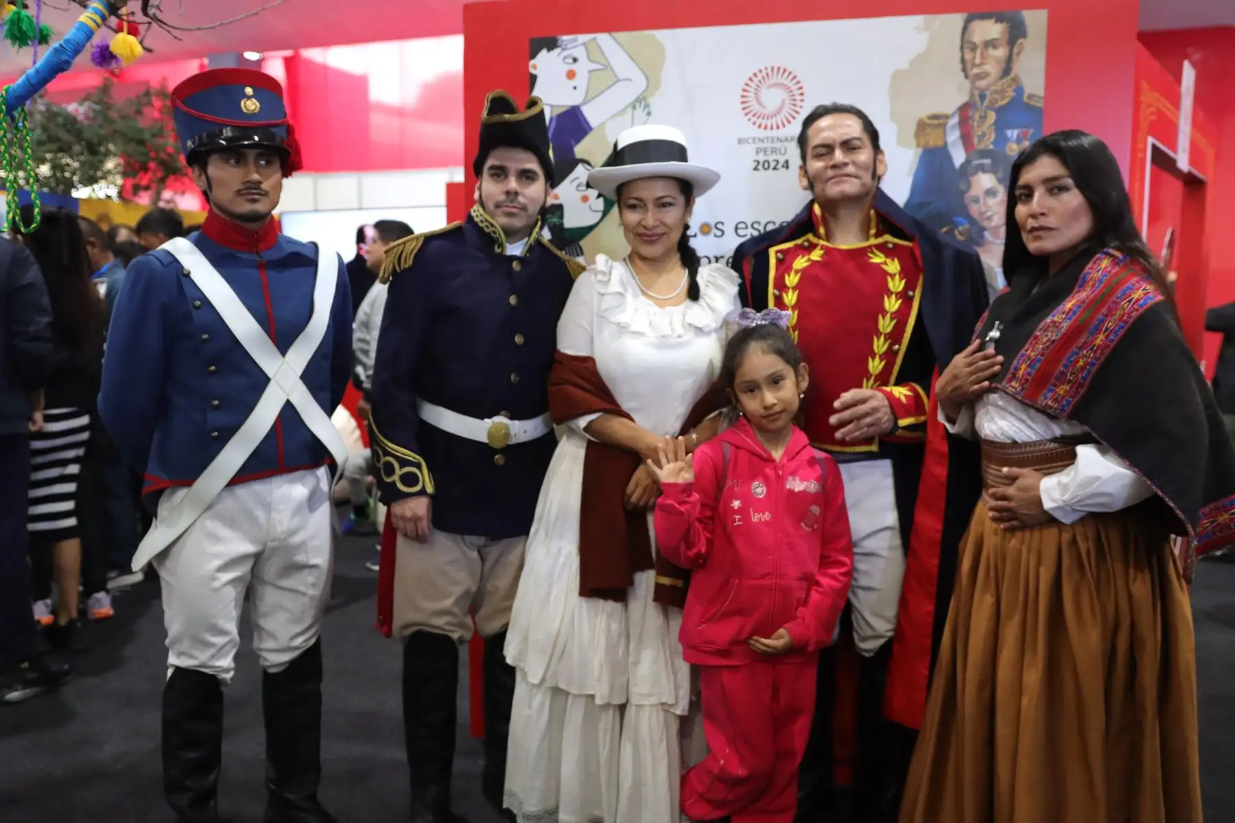 28 Feria Internacional del Libro de Lima.
Escenificación de la declaración de la Independencia del Perú.
Gran cantidad de personas participan del evento cultural en su tercer día de exposición.

Foto: ANDINA / Lino Chipana.
