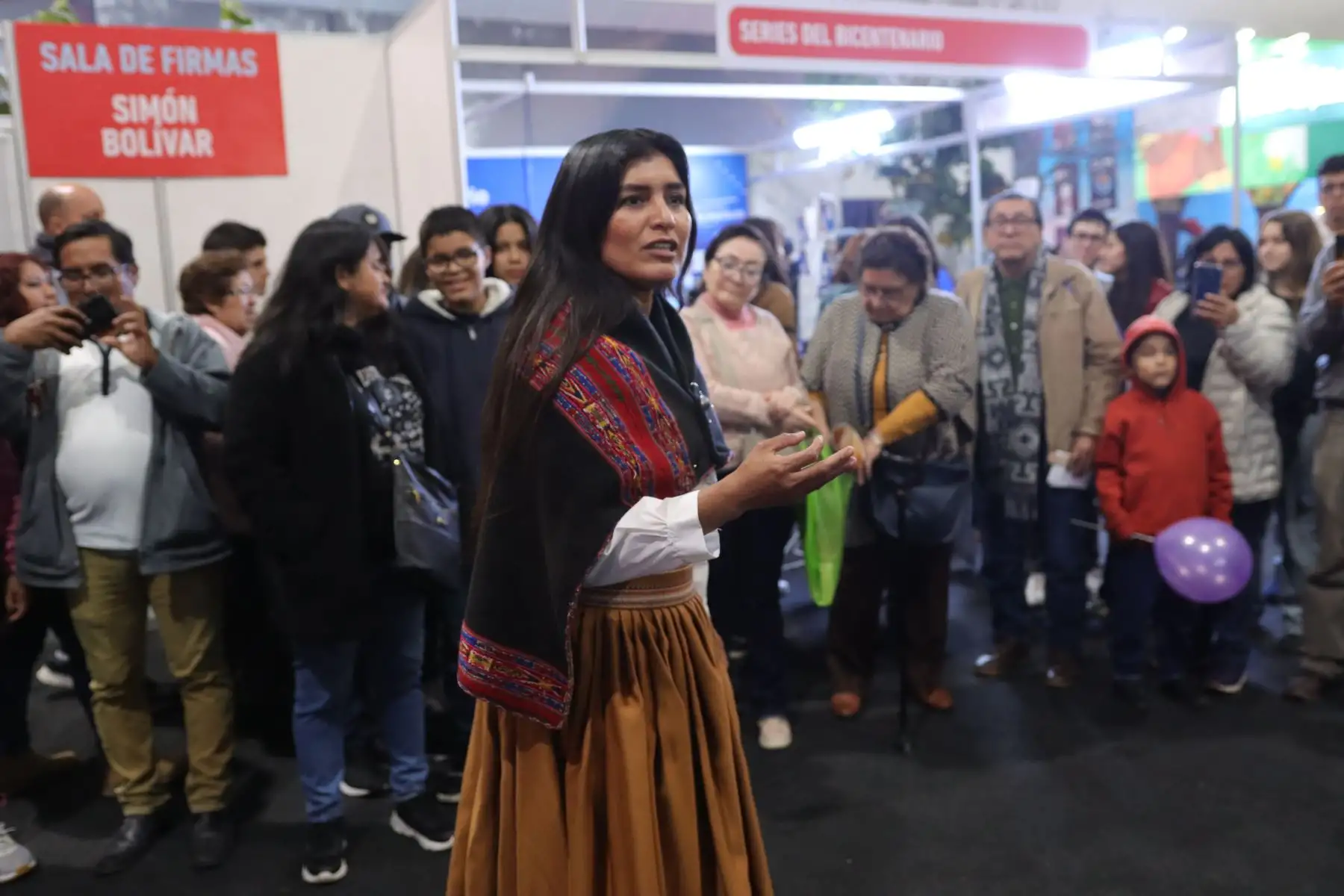 28 Feria Internacional del Libro de Lima.
Escenificación de la declaración de la Independencia del Perú.
Gran cantidad de personas participan del evento cultural en su tercer día de exposición.

Foto: ANDINA / Lino Chipana.