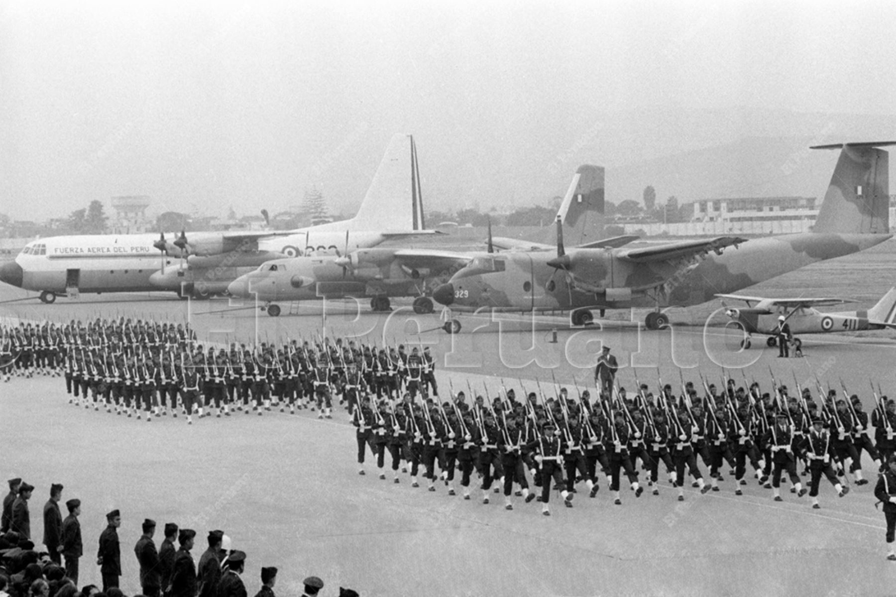 Lima - 23 julio 1978 / Ceremonia en la Base Aérea Las Palmas por el Día de la Aviación Militar, instituido en recuero a la inmolación del héroe capitán FAP José Abelardo Quiñones.  Foto: Archivo Histórico de El Peruano / Norman Córdova