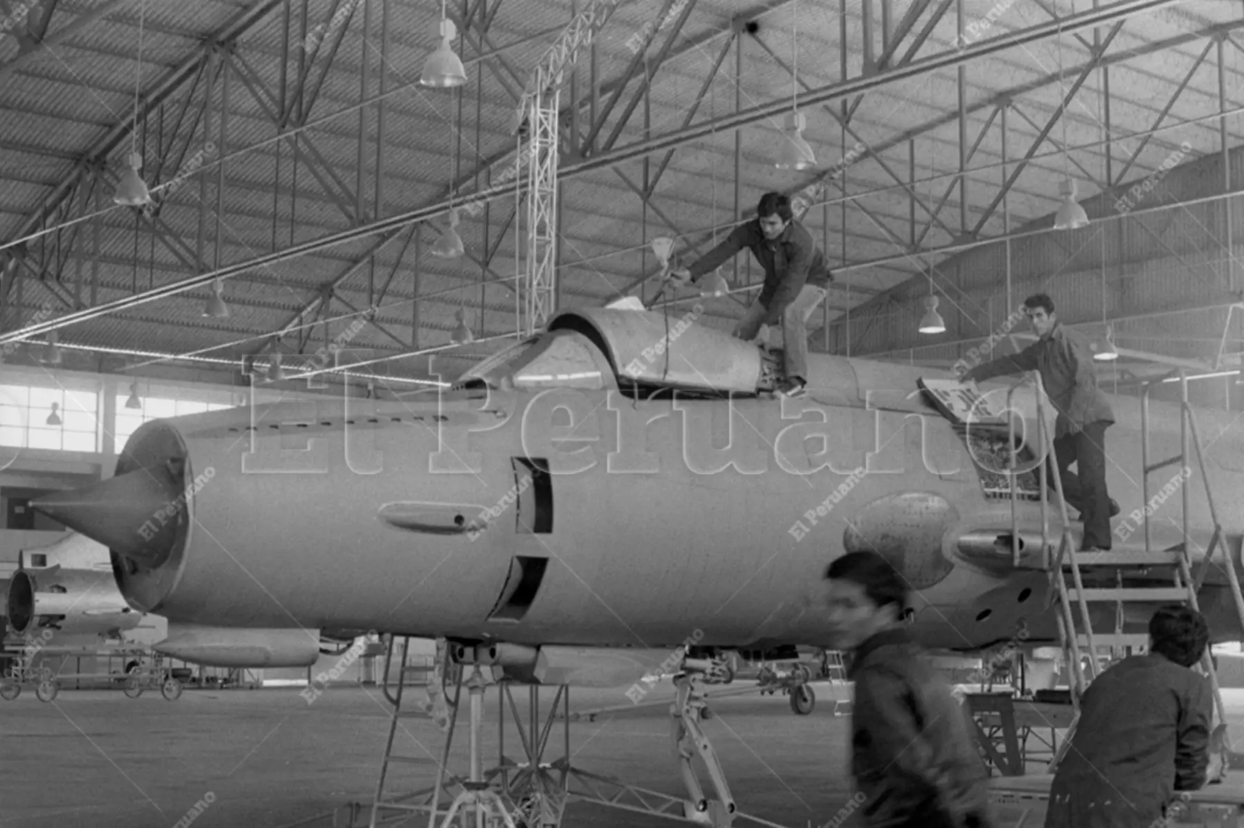 Lima - 12 junio 1986 / l Servicio de Mantenimiento (SEMAN) de la Fuerza Aérea del Perú (FAP). Es uno de los centros de reparación de aeronaves más importantes de Latinoamérica. Foto: Archivo Histórico de El Peruano / Norman Córdova