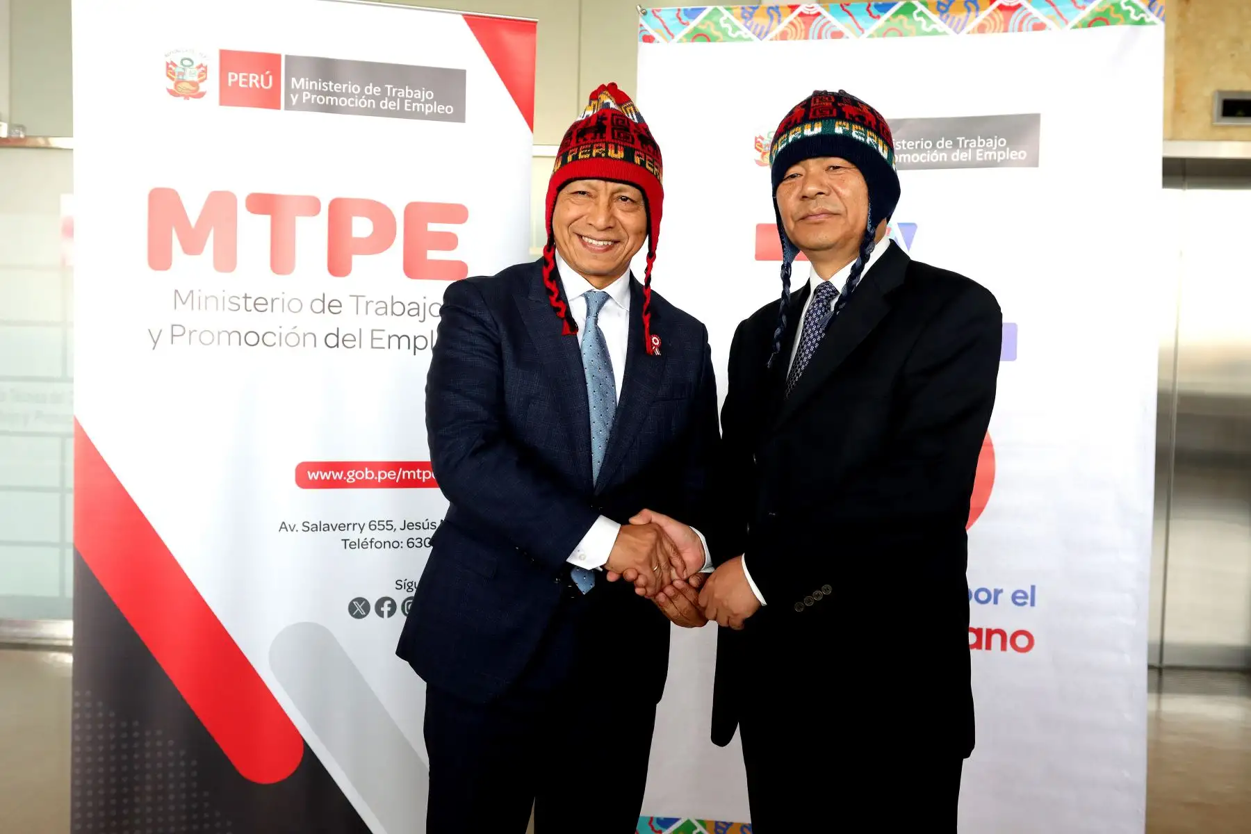 Viceministro de Recursos Humanos y Seguridad Social de China Wu Xiuzhang se reúne con Ministro de Trabajo, Daniel Maurate Romero.
Visitan el Centro de Empleo de Lima Metropolitana y al Centro Integrado Formaliza Perú.
Ministerio de Trabajo.
Foto: ANDINA / Lino Chipana