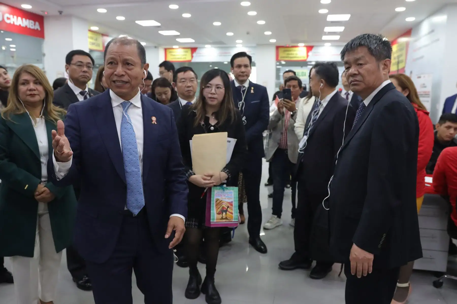 Viceministro de Recursos Humanos y Seguridad Social de China Wu Xiuzhang se reúne con Ministro de Trabajo, Daniel Maurate Romero.
Visitan el Centro de Empleo de Lima Metropolitana y al Centro Integrado Formaliza Perú.
Ministerio de Trabajo.
Foto: ANDINA / Lino Chipana