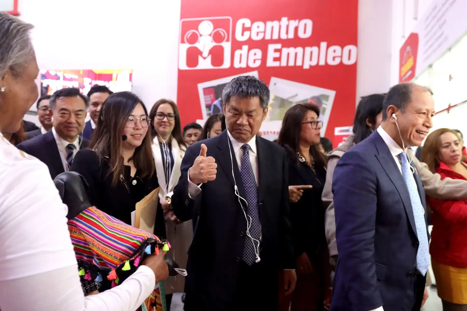 Viceministro de Recursos Humanos y Seguridad Social de China Wu Xiuzhang se reúne con Ministro de Trabajo, Daniel Maurate Romero.
Visitan el Centro de Empleo de Lima Metropolitana y al Centro Integrado Formaliza Perú.
Ministerio de Trabajo.
Foto: ANDINA / Lino Chipana