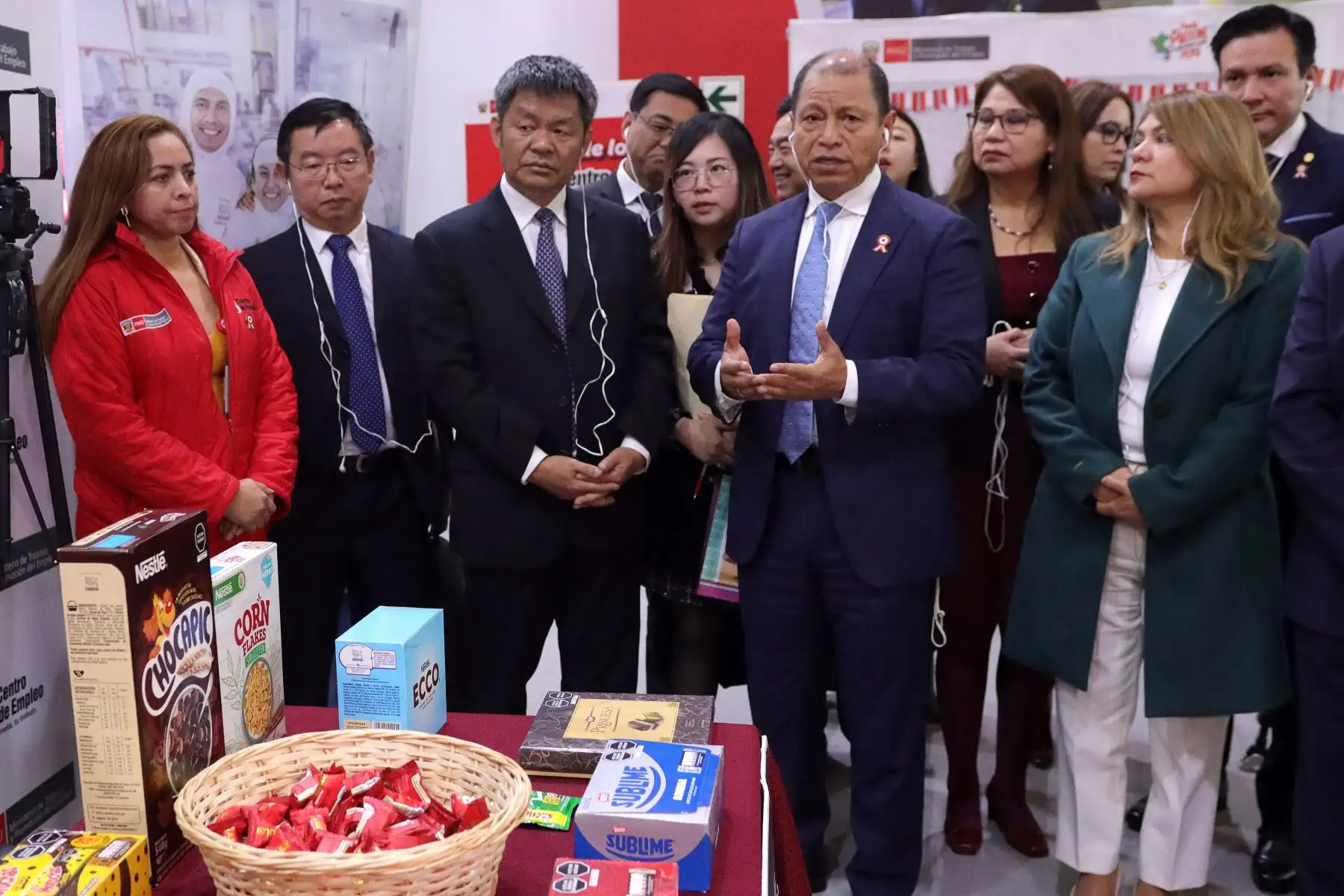 Viceministro de Recursos Humanos y Seguridad Social de China Wu Xiuzhang se reúne con Ministro de Trabajo, Daniel Maurate Romero.
Visitan el Centro de Empleo de Lima Metropolitana y al Centro Integrado Formaliza Perú.
Ministerio de Trabajo.
Foto: ANDINA / Lino Chipana