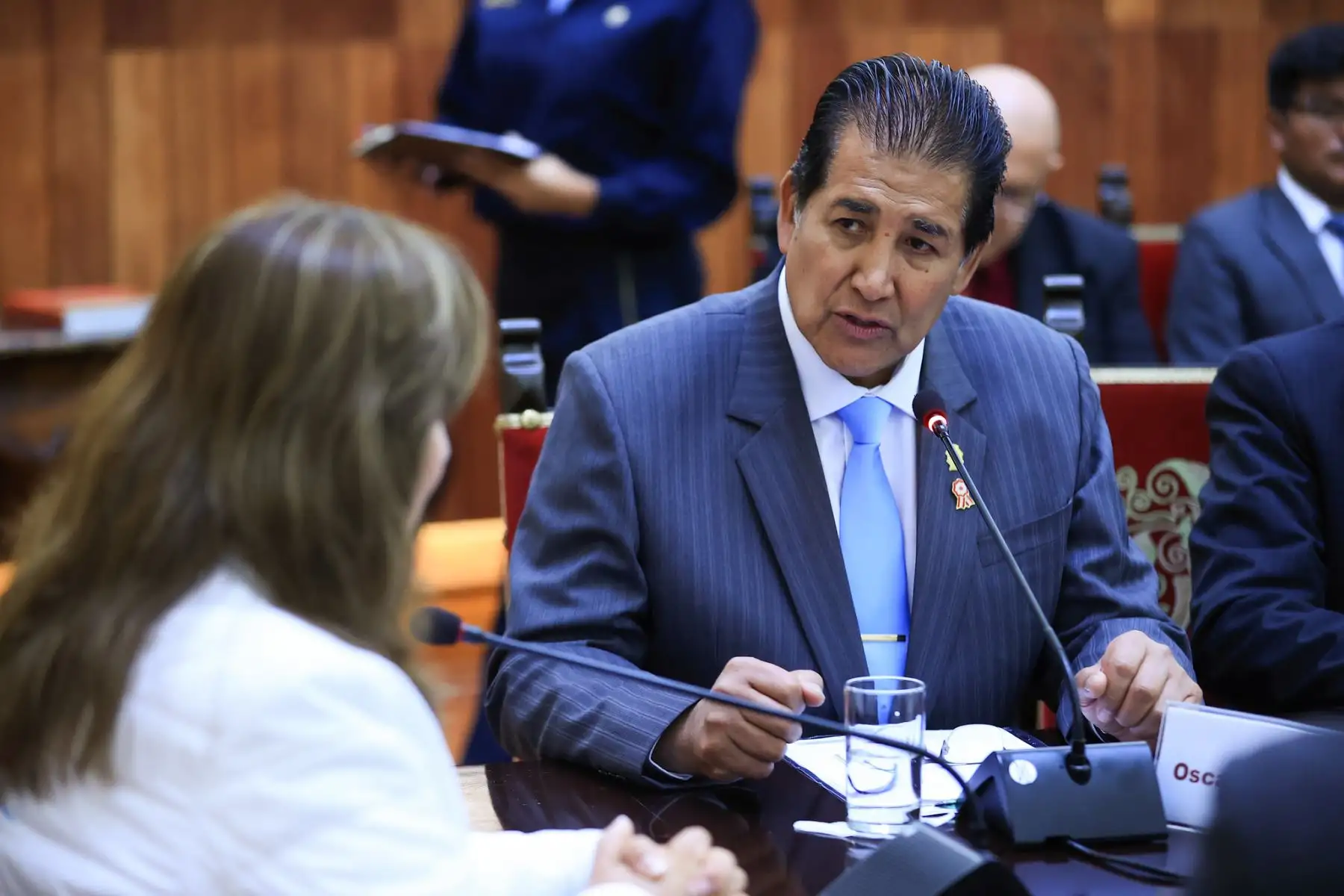 La presidenta Dina  Boluarte Zegarra se reúne con el alcalde provincial de San Román, Óscar Cáceres, junto a dirigentes del Proyecto Integral de Juliaca  para tratar sobre las obras que garantizarán agua y desagüe para más de 480 000 personas, en Juliaca.
Foto: ANDINA/Prensa Presidencia