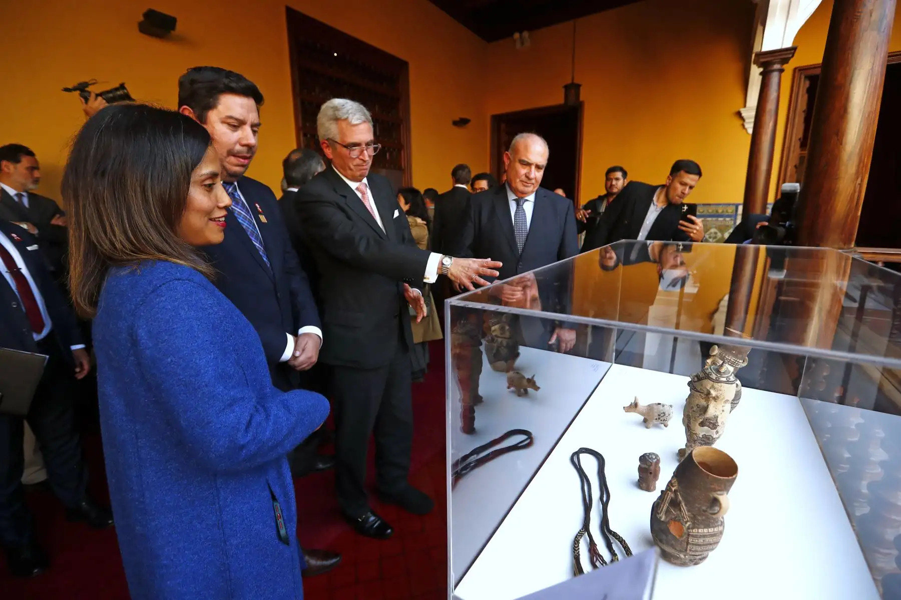 33 bienes culturales históricos del Perú fueron repatriados desde el extranjero por el Ministerio de Relaciones Exteriores, y entregados al Ministerio de Cultura en ceremonia especial y exhibición realizada en el palacio de Torre Tagle. Foto: ANDINA/Daniel Bracamonte