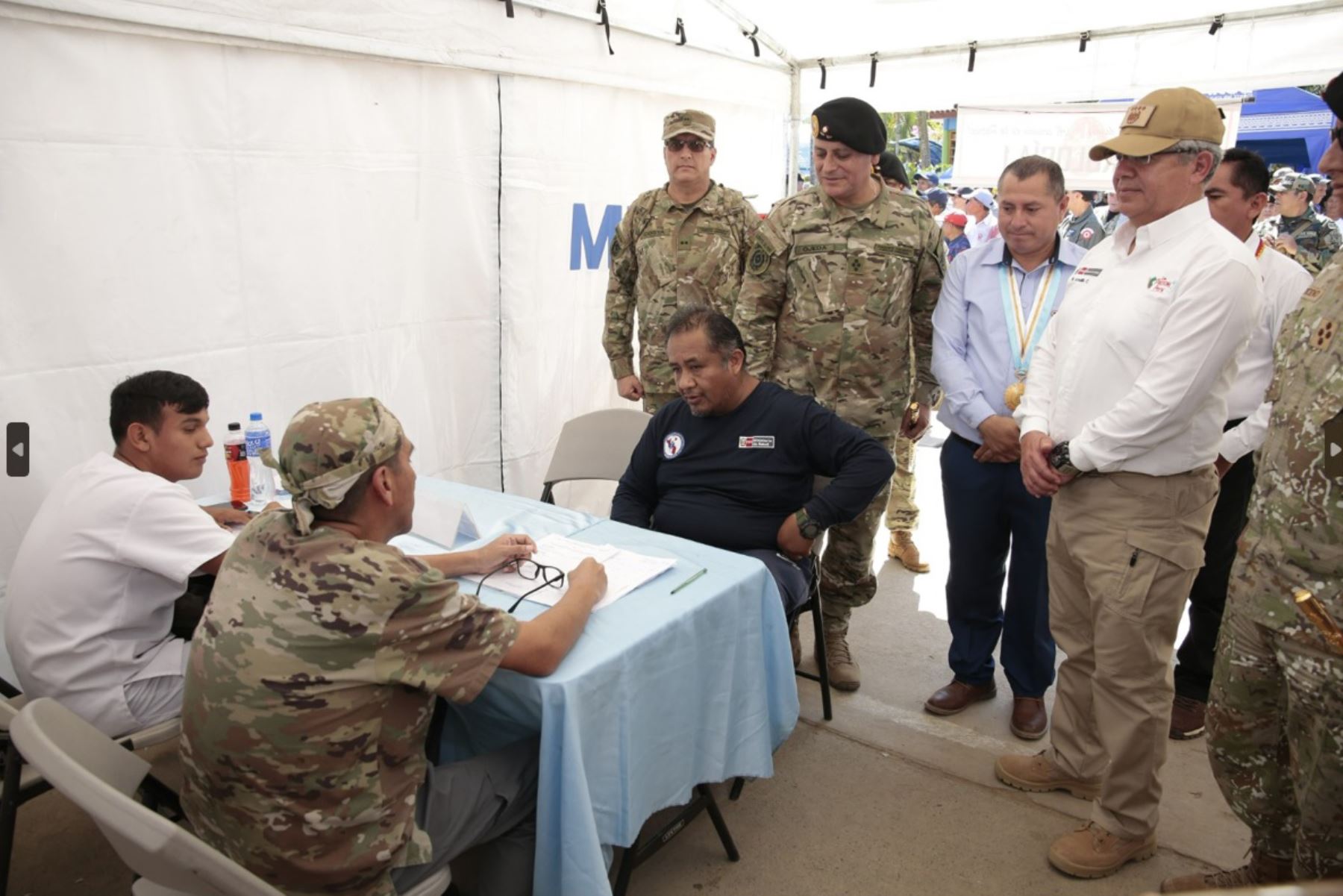 El ministro de Defensa, Walter Astudillo Chávez, supervisó el desarrollo de la campaña multisectorial en el tercer día. Foto: ANDINA/Difusión