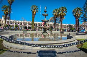 El emblemático tuturutu que corona la pileta de la plaza de Armas estará listo para las fiestas de la ciudad de Arequipa. Foto: MPA