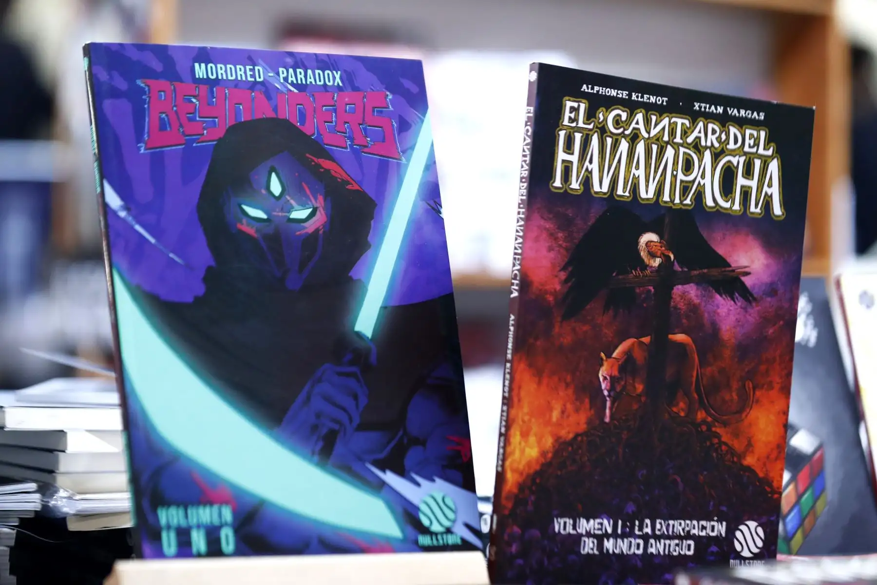 Beyonders es un cómic peruano de ciencia ficción, creado por el historietista Eddie Mordred, el cual se exhibe en la Feria Internacional del Libro de Lima 2024, a través del stand del fondo editorial Speedwagon. Foto: ANDINA/Daniel Bracamonte