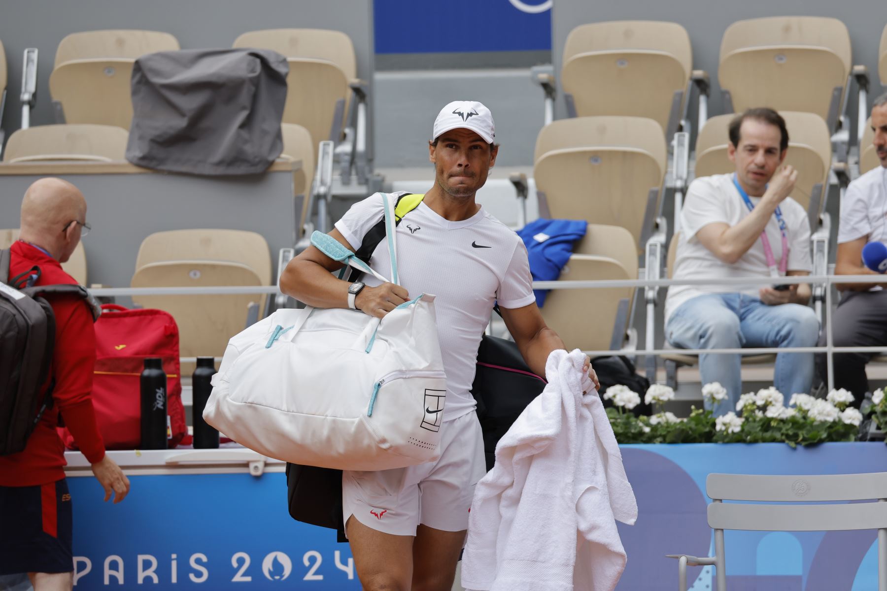 El tenista español Rafael Nadal durante el entrenamiento  en la villa olímpica de París (Francia), para preparar su debut en los Juegos Olímpicos.
Foto: EFE