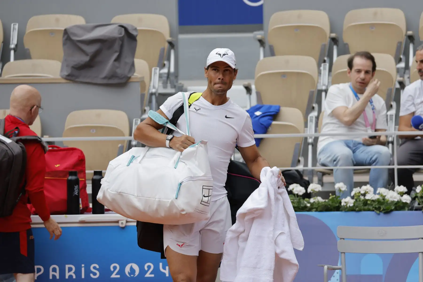 El tenista español Rafael Nadal durante el entrenamiento  en la villa olímpica de París (Francia), para preparar su debut en los Juegos Olímpicos.
Foto: EFE