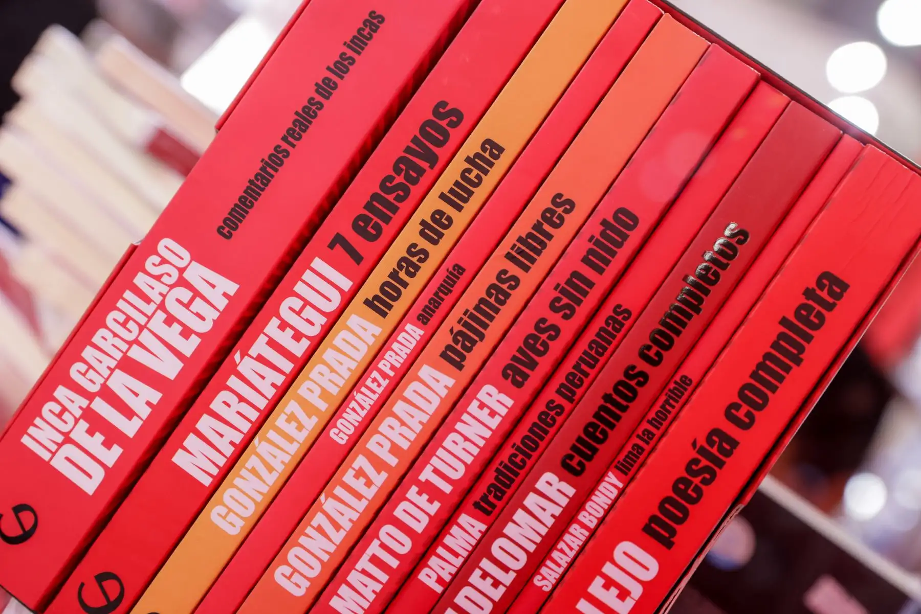 Feria del Libro continúa su jornada con la asistencia de un gran número de lectores de todas las edades. Foto: ANDINA/Luis Iparraguirre