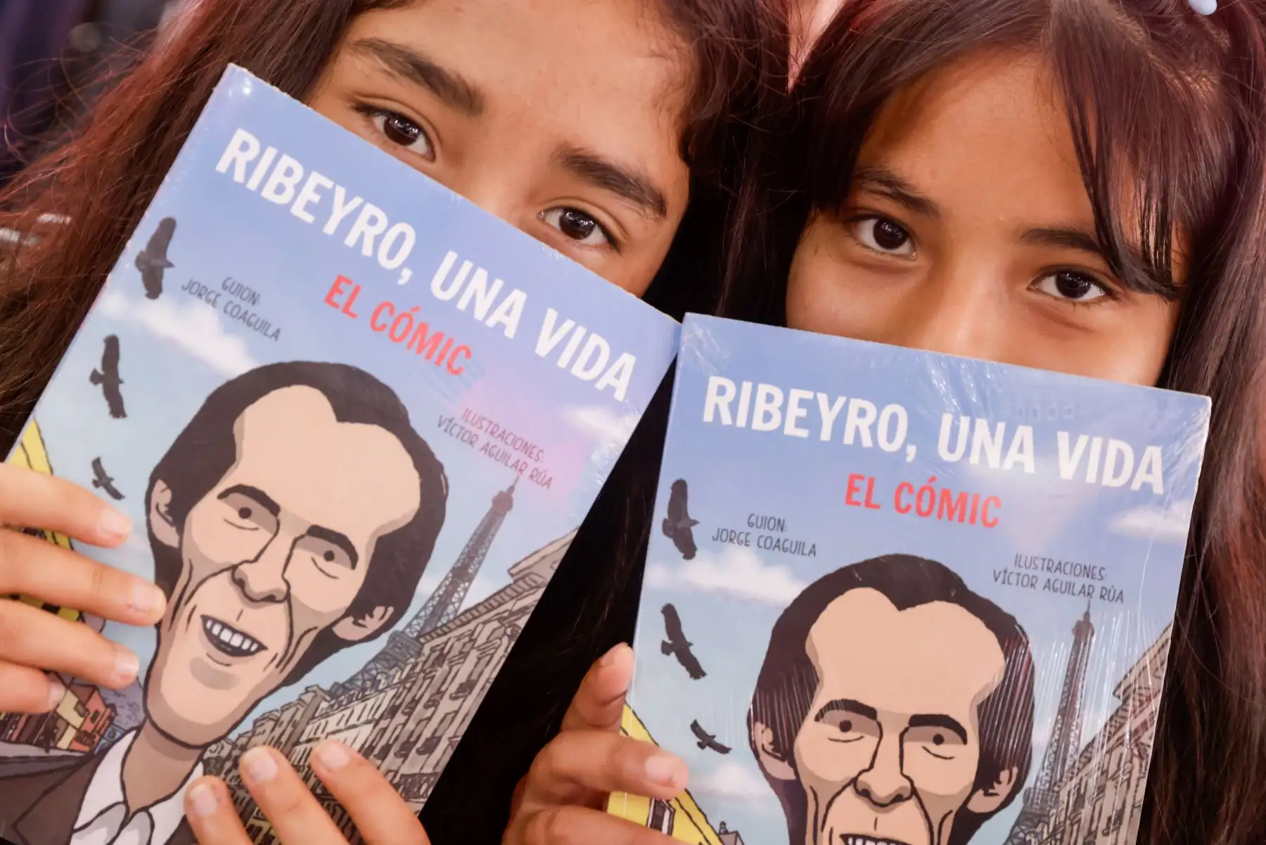 Feria del Libro continúa su jornada con la asistencia de un gran número de lectores de todas las edades. Foto: ANDINA/Luis Iparraguirre
