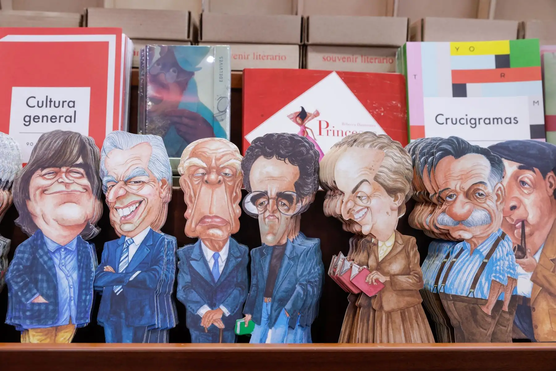 Feria del Libro continúa su jornada con la asistencia de un gran número de lectores de todas las edades. Foto: ANDINA/Luis Iparraguirre