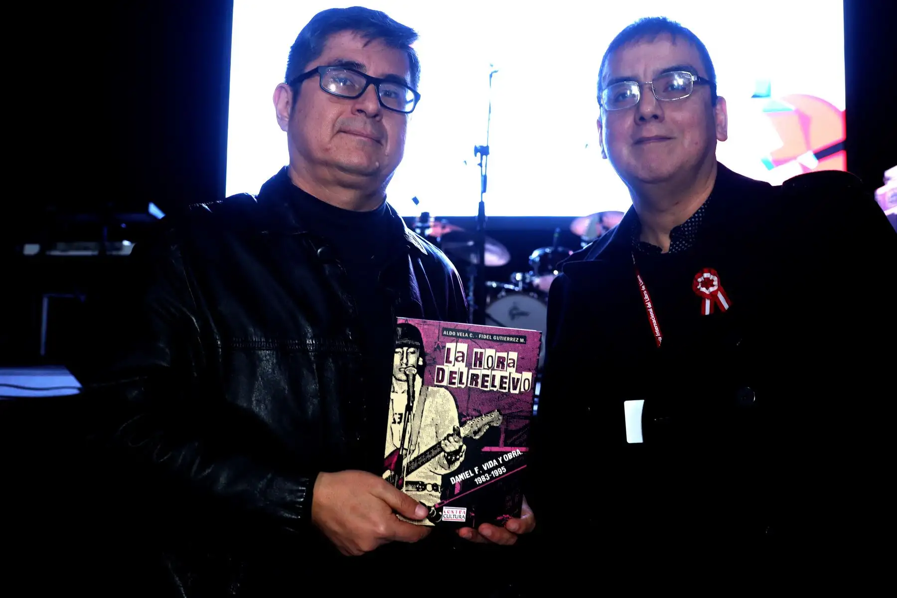 FIL.
Presentación del libro "La Hora del Relevo" trata sobre la vida y obra del cantante Daniel F.
Autores del libro Aldo Vela y Fidel Gutiérrez.
Foto: ANDINA / Lino Chipana.
