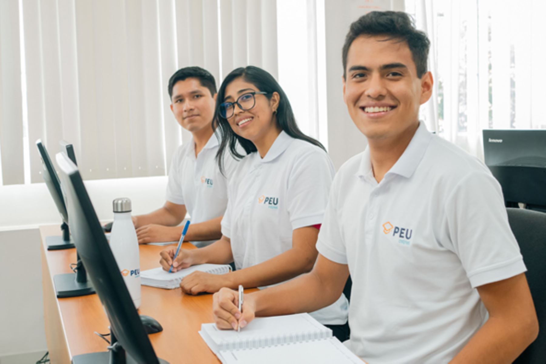 Osiptel otorgará becas integrales para estudiantes y recién egresados de Derecho, Ingeniería y Economía. Foto: ANDINA/Difusión