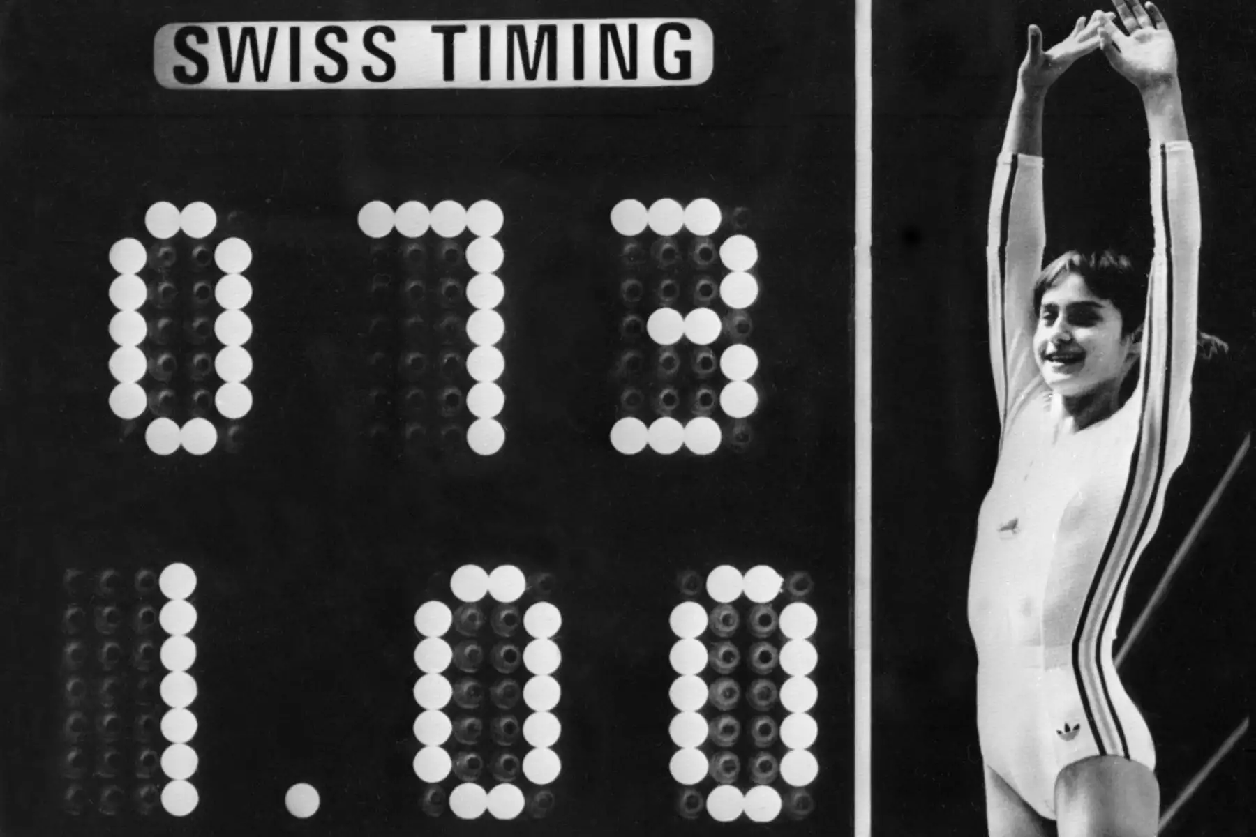 La gimnasta rumana Nadia Comaneci sorprendió al mundo al obtener el primer 10 perfecto en un marcador en los Juegos Olímpicos de 1976 con solo 14 años. Foto: AFP