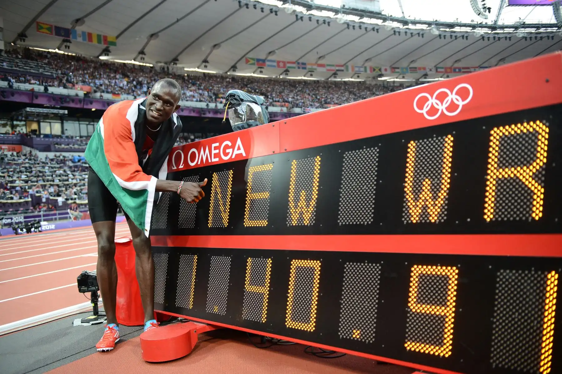 avid Lekuta Rudisha es un atleta keniano, especialista en los 800 metros planos. Ha ostentado los títulos de campeón olímpico y mundial en la especialidad, y además posee el récord mundial con una marca de 1:40,91, establecida en los Juegos Olímpicos de Londres 2012. Foto: AFP
