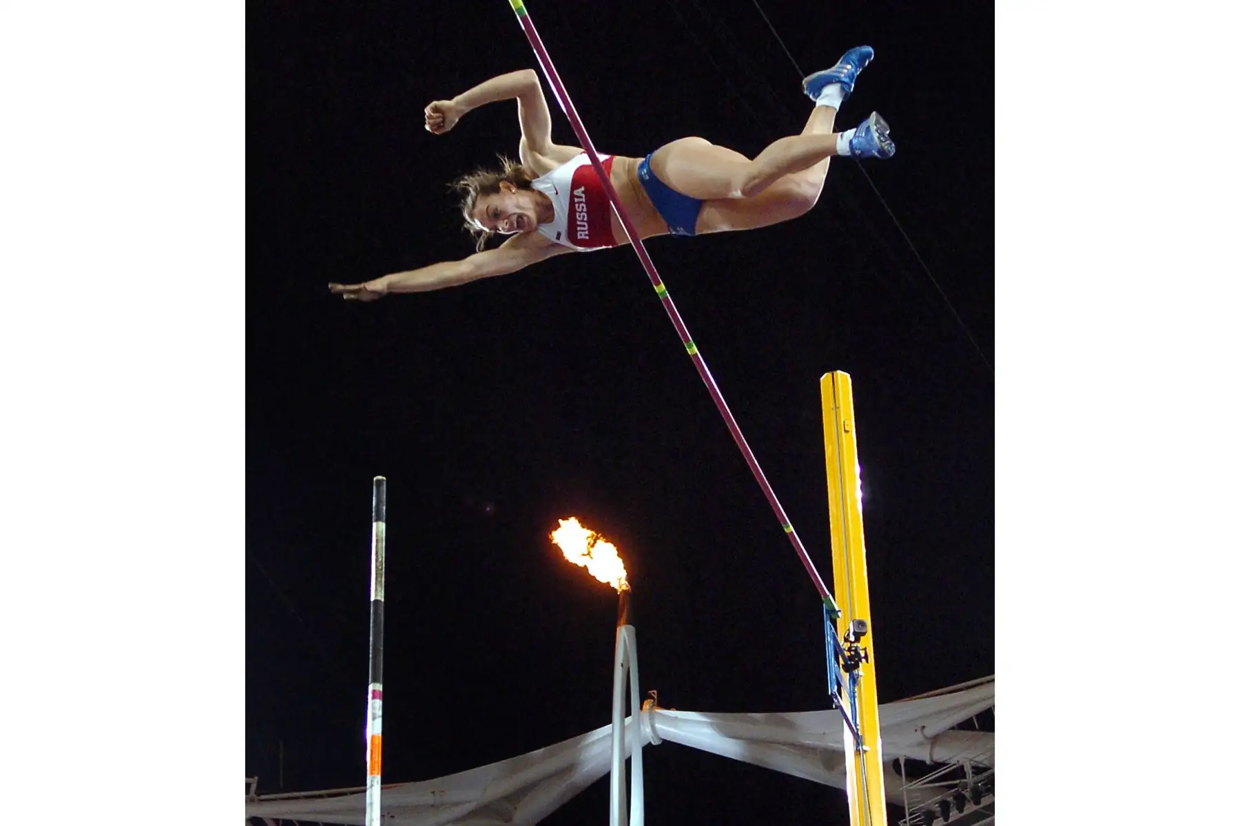 Yelena isinbayeva, ex-atleta rusa, especializada en salto con pértiga, campeona olímpica, del mundo y europea de esta prueba. Ha batido la plusmarca mundial de salto con pértiga femenino en un total de 28 ocasiones, pero se le recuerda por su espectacular victoria en Pekin 2008. Foto: AFP