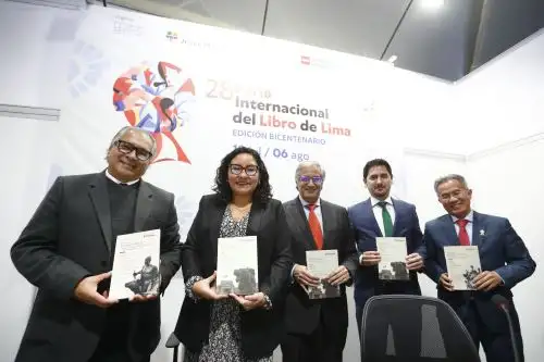 El fondo editorial de Editora Perú presentó el libro "Comentarios de Normas Legales: Labores III", junto con el estudio de abogados Vinatea & Toyama, en el auditorio Francisco Izquierdo Ríos de la Feria Internacional del Libro de Lima 2024. Foto: ANDINA/Daniel Bracamonte
