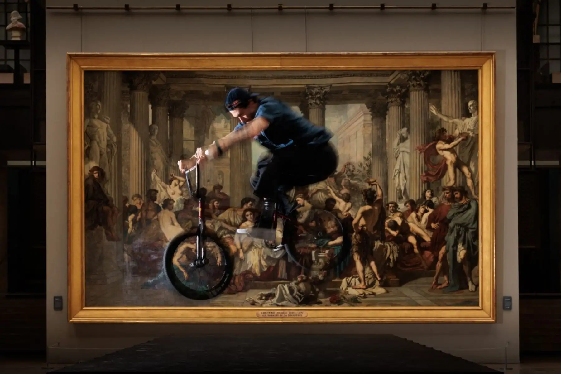 El ciclista francés de BMX Matthias Dandois posa con su bicicleta dentro del Museo de Orsay (MusÈe díOrsay) en París. Construido como estación de tren y terminado en 1900, se transformó e inauguró como Museo de Orsay (MusÈe díOrsay) en 1986 y se convirtió en la colección de pinturas impresionistas más grande del mundo. Foto: AFP