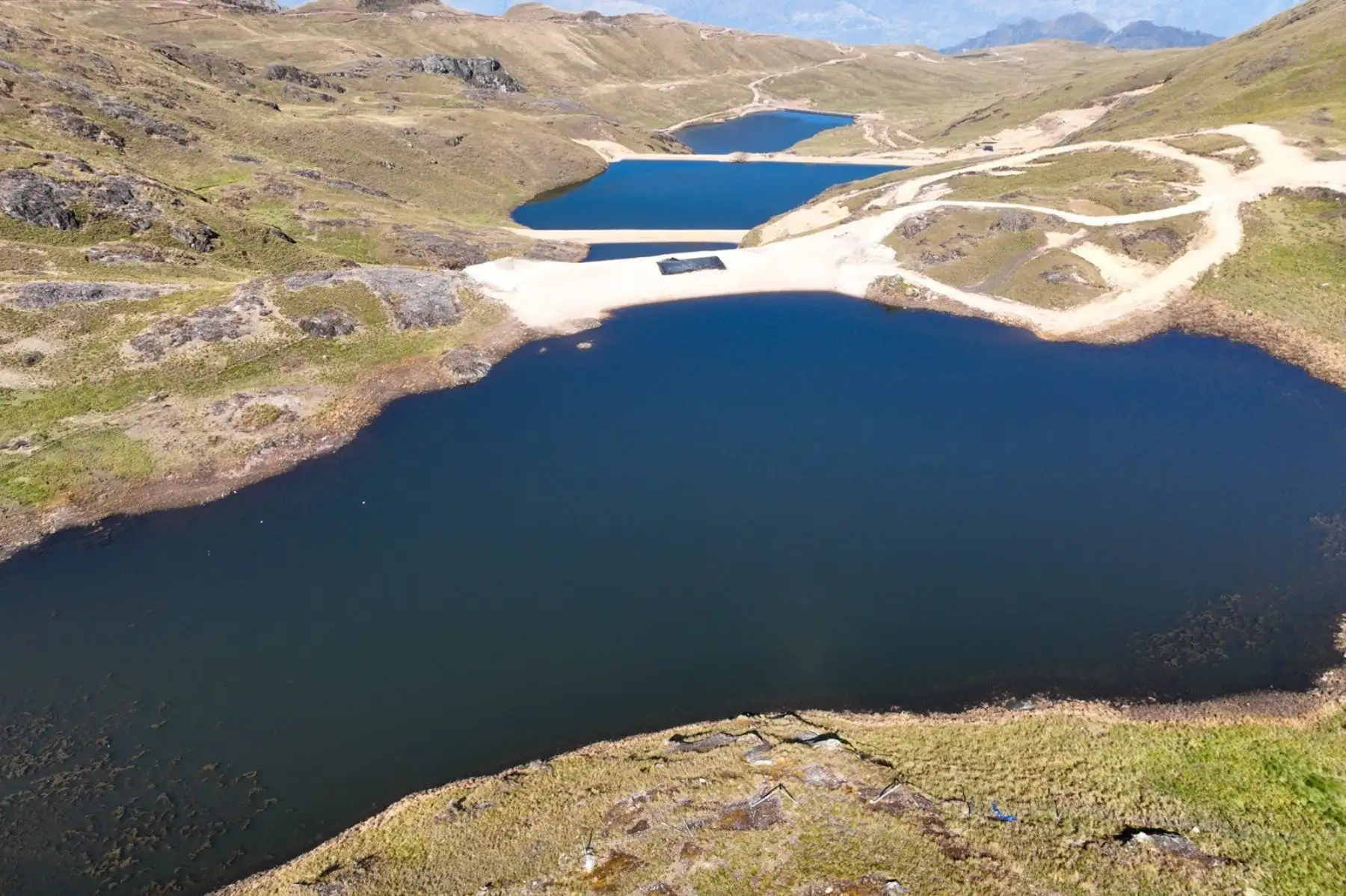 Las qochas o lagunas artificiales sirven para almacenar agua para riego. Foto: ANDINA/Difusión