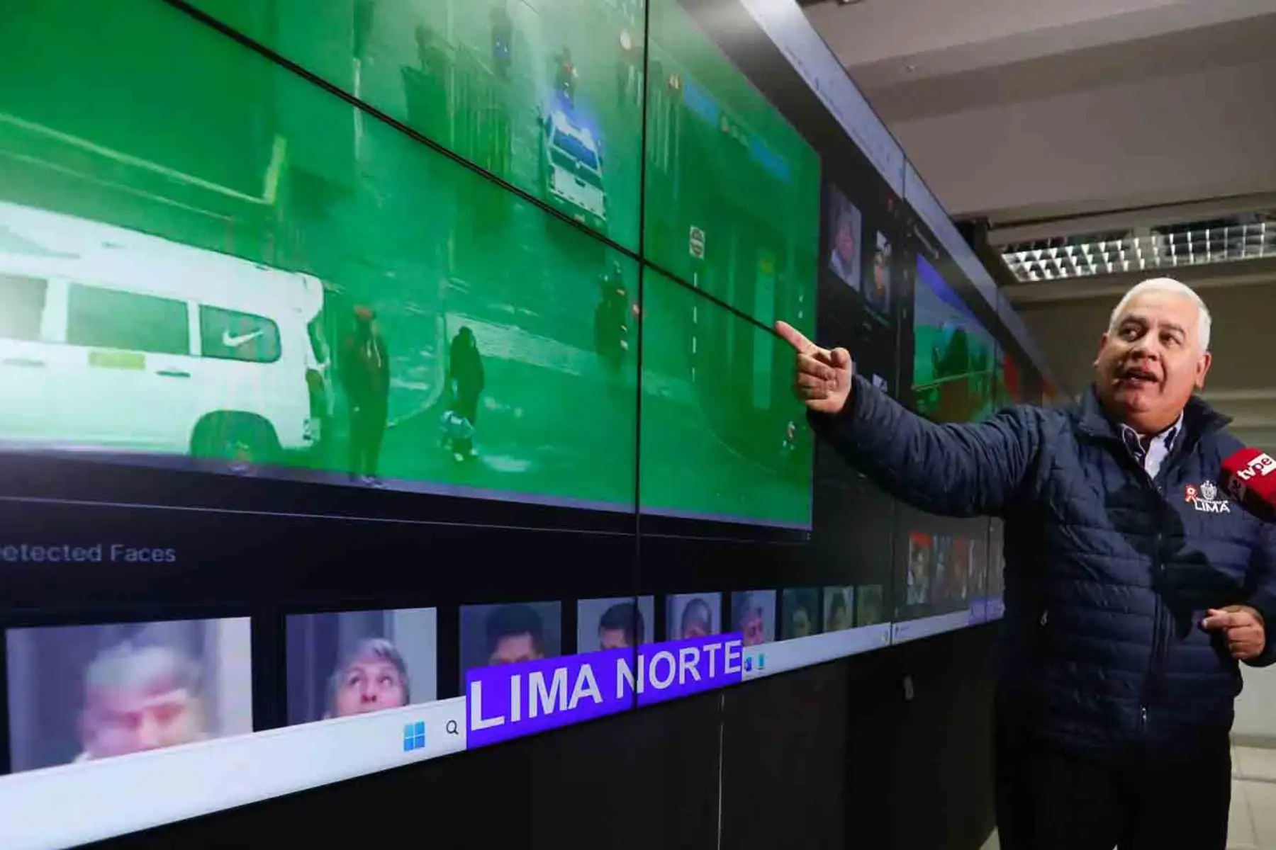 El jefe de la Región Policial Lima, Gral. Enrique Hugo Felipe, y el gerente de Seguridad Ciudadana de la Municipalidad de Lima, Abdul Miranda, presentaron el plan de Fiestas Patrias Seguras, que contará con el apoyo de cámaras de videovigilancia. Foto: ANDINA/Daniel Bracamonte
