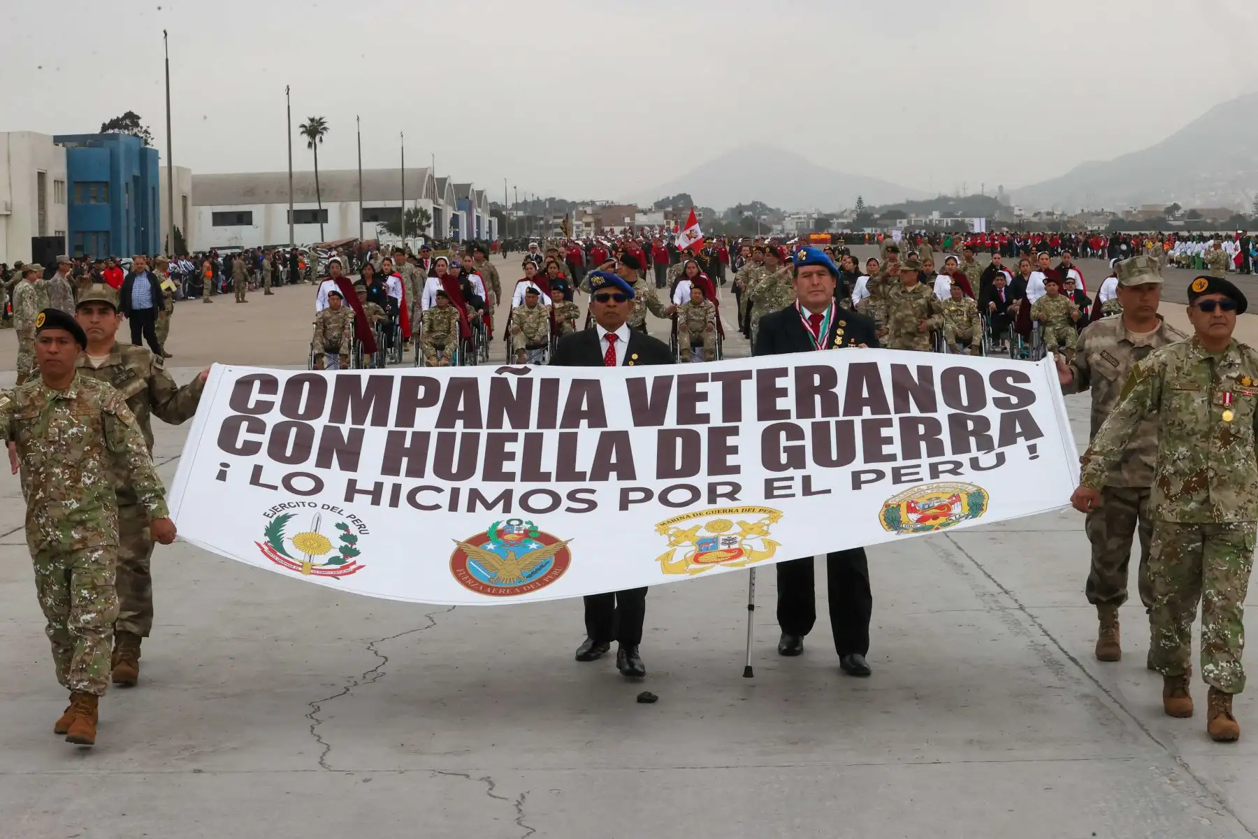Desfile del batallón de veteranos de guerra durante el ensayo general de la Gran Parada y Desfile Cívico Militar 2024 desarrollado en la base aérea Las Palmas como parte de las actividades por el 203° aniversario de la Independencia Nacional del Perú.

Foto:Juan Carlos Guzmán Negrini