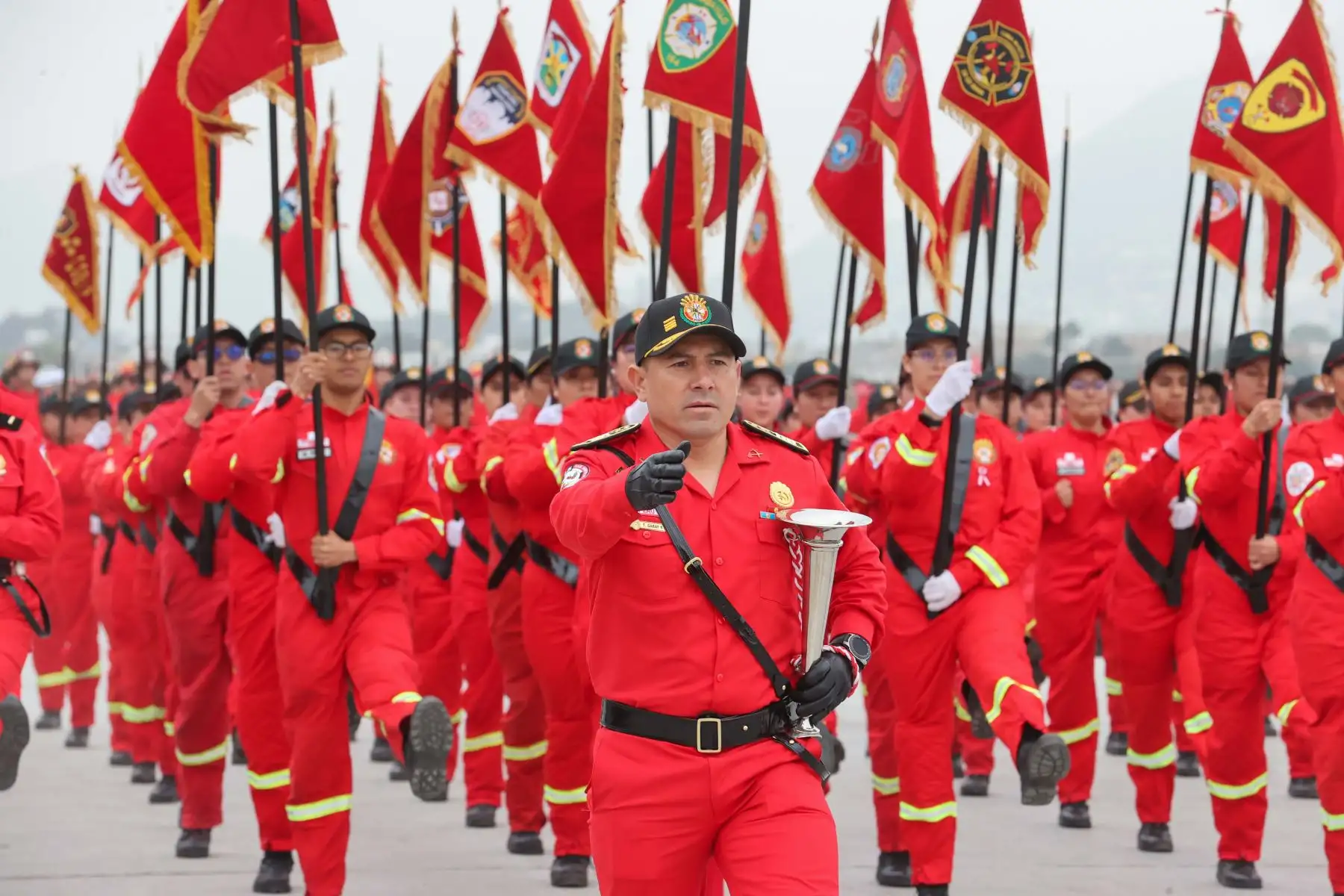 Desfile del personal de Bomberos del Perú durante el ensayo general de la Gran Parada y Desfile Cívico Militar 2024 desarrollado en la base aérea Las Palmas como parte de las actividades por el 203° aniversario de la Independencia Nacional del Perú.

Foto:Juan Carlos Guzmán Negrini