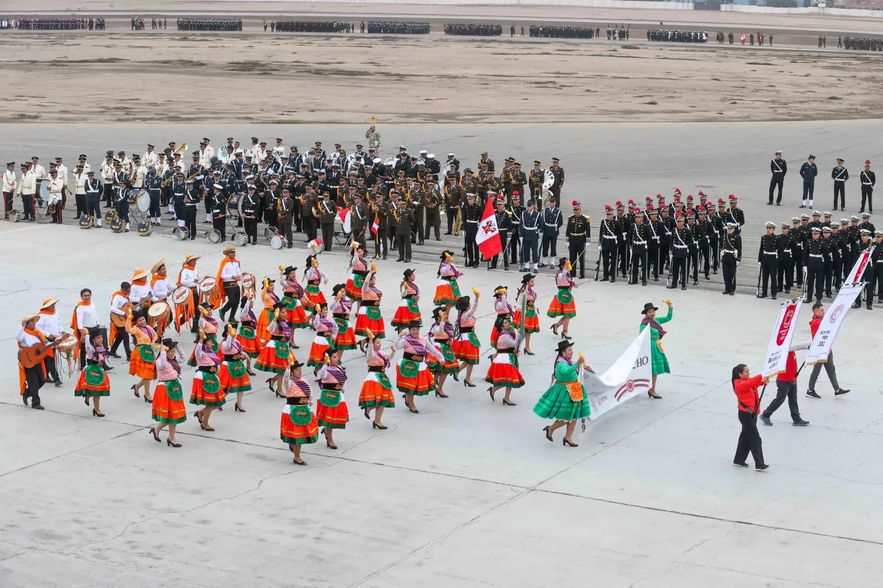 Delegación del colegio Manuel Gonzáles Prada durante el ensayo general de la Gran Parada y Desfile Cívico Militar 2024 desarrollado en la base aérea Las Palmas como parte de las actividades por el 203° aniversario de la Independencia Nacional del Perú.

Foto:Juan Carlos Guzmán Negrini