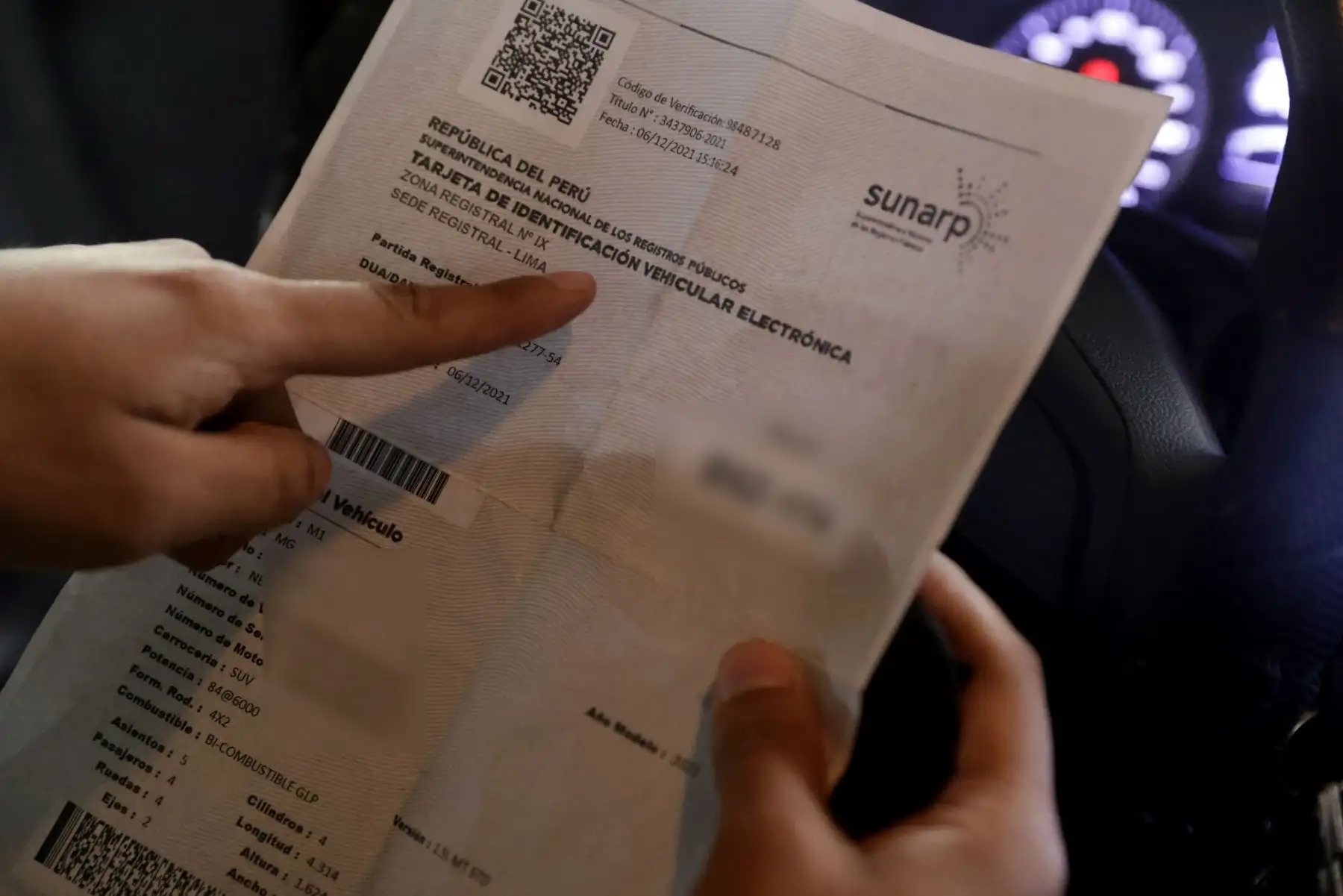 Documentación y seguridad: asegúrate de llevar contigo todos los documentos necesarios, incluyendo licencia de conducir, tarjeta de propiedad del vehículo y SOAT vigente. Del mismo modo, implementa un botiquín básico de primeros auxilios y herramientas de emergencia como triángulos reflectantes y gato hidráulico. Foto: ANDINA/Luis Iparraguirre
