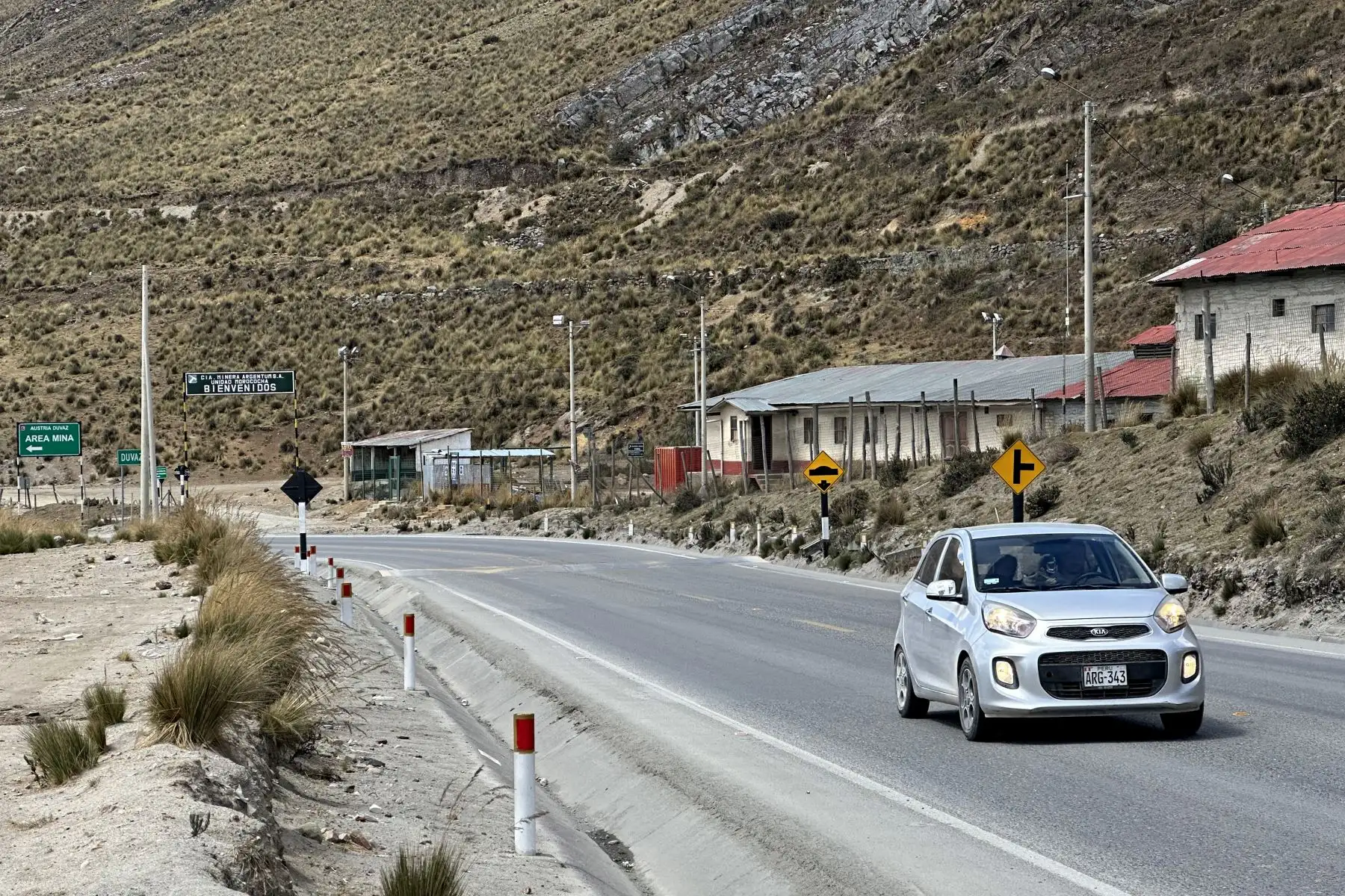 Seguridad vial y conciencia: respeta siempre los límites de velocidad y las normativas de tránsito. Evita distracciones al volante como el uso del celular y mantén una distancia segura con otros vehículos. Prioriza la seguridad de todos los ocupantes del vehículo en todo momento. Galería hecha con información de Citroen Perú. Foto: ANDINA/Daniel Bracamonte
