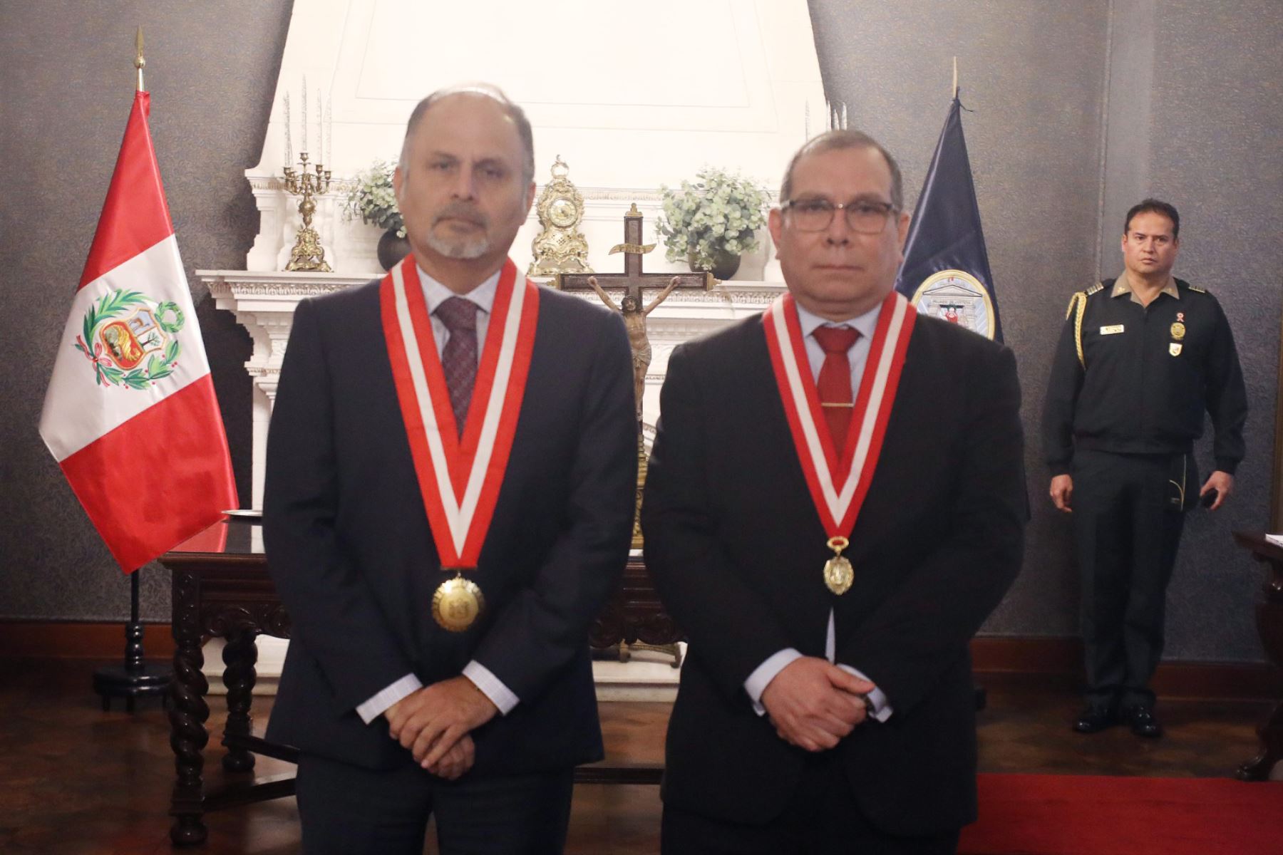 Javier Arévalo tomó juramento a César Aguilar como contralor general ...
