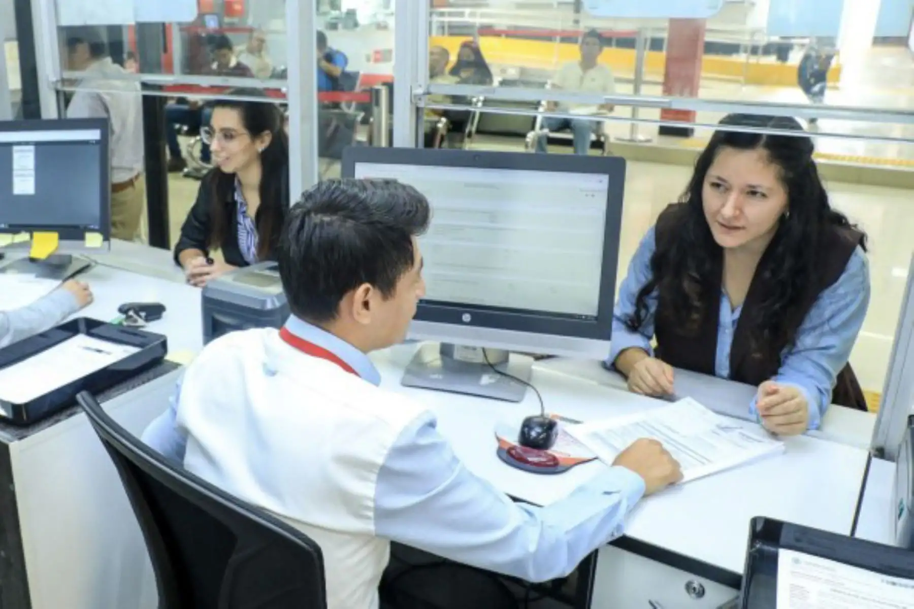 Más de 190 trámites y servicios han sido estandarizados para evitar discrepancias en su gestión, solicitud de requisitos, costos y plazos de atención. Foto: ANDINA/PCM