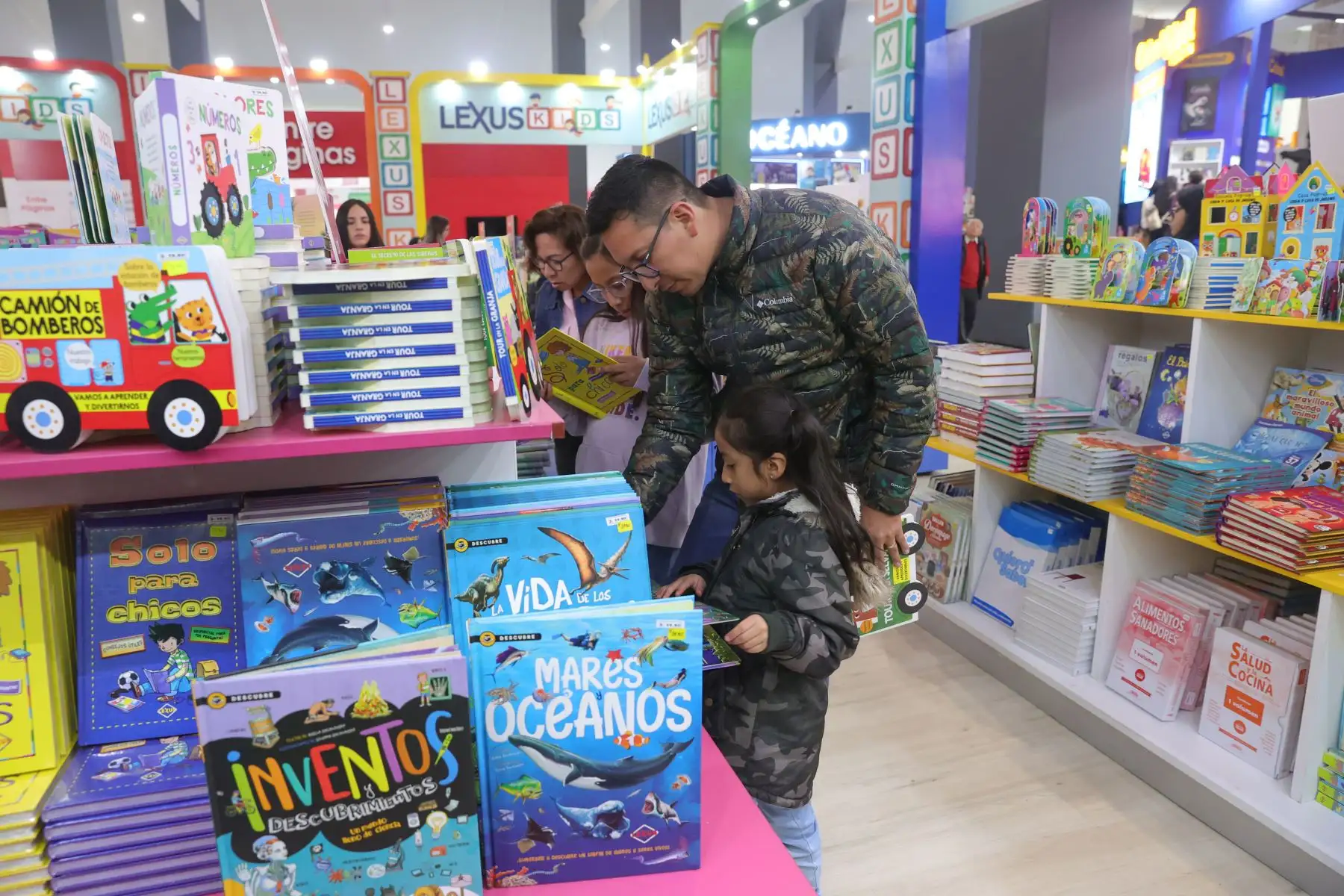 Padres pueden disfrutar con sus pequeños en el stand de Lexus kids. Foto: ANDINA/Melina Mejía