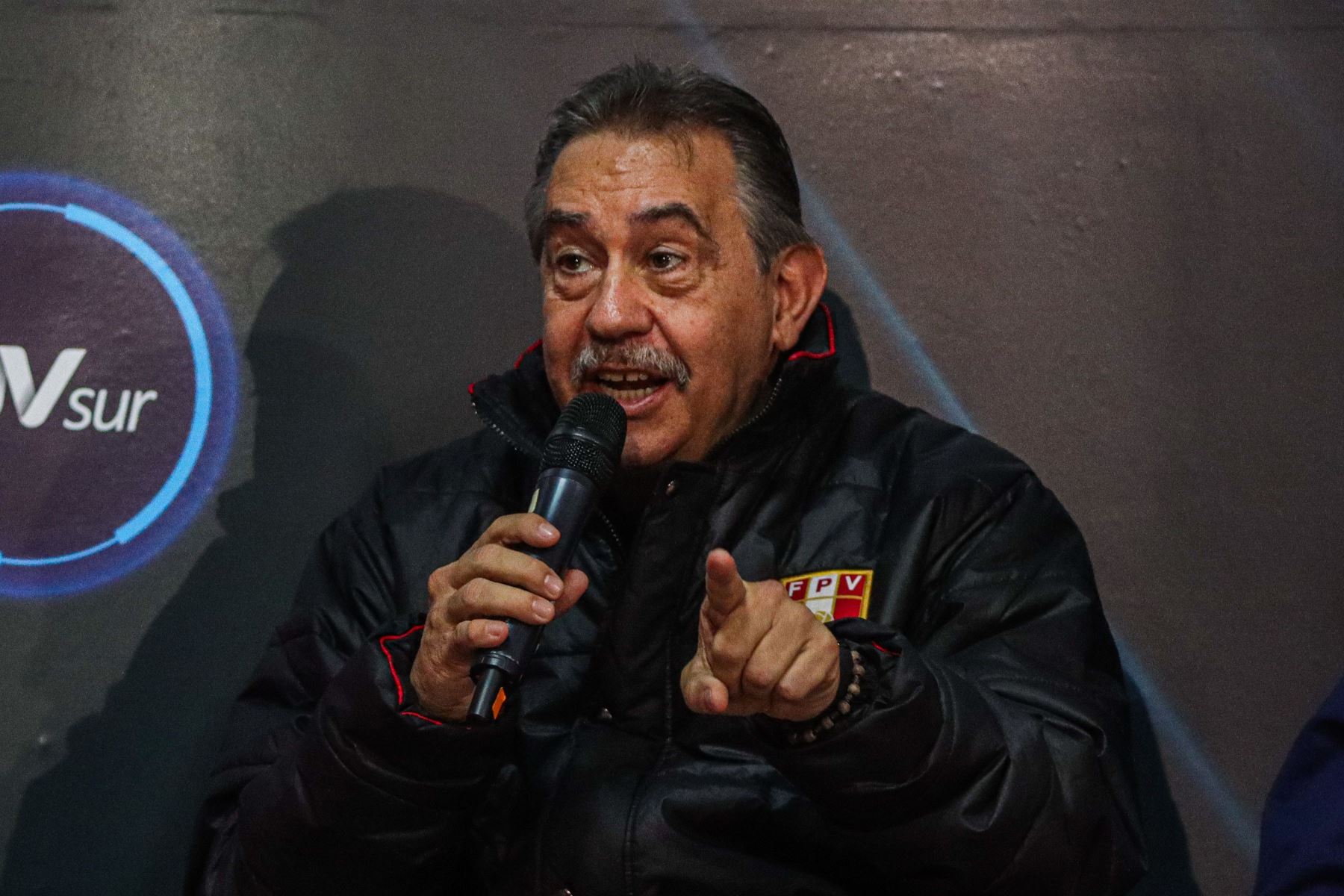 El entrenador de la seleccion peruana, Antonio Rizola hablando en la conferencia de prensa del Campeonato Mundial Sub-17. ANDINA/Lino Chipana.